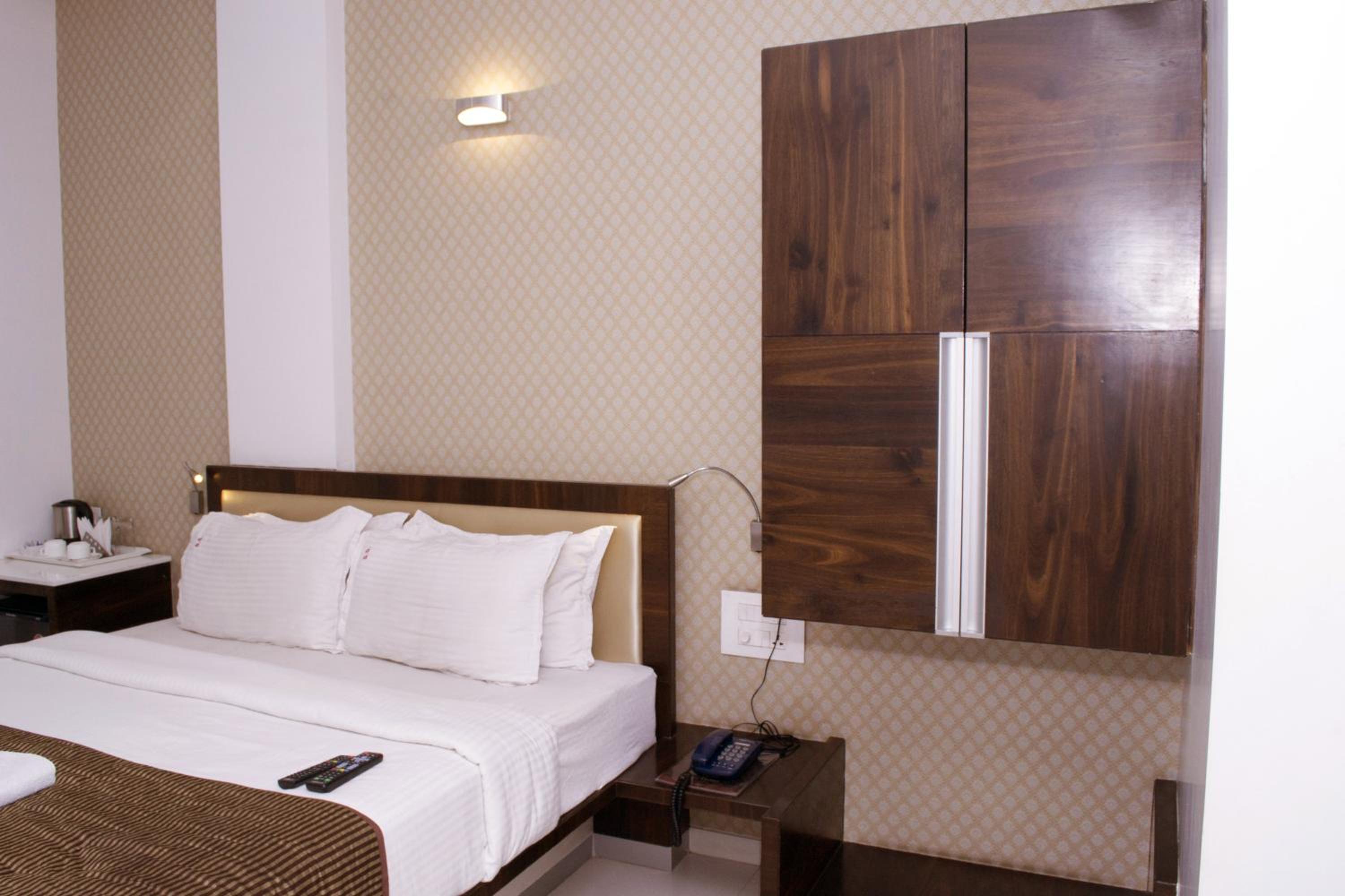 Double Room - Photo 12