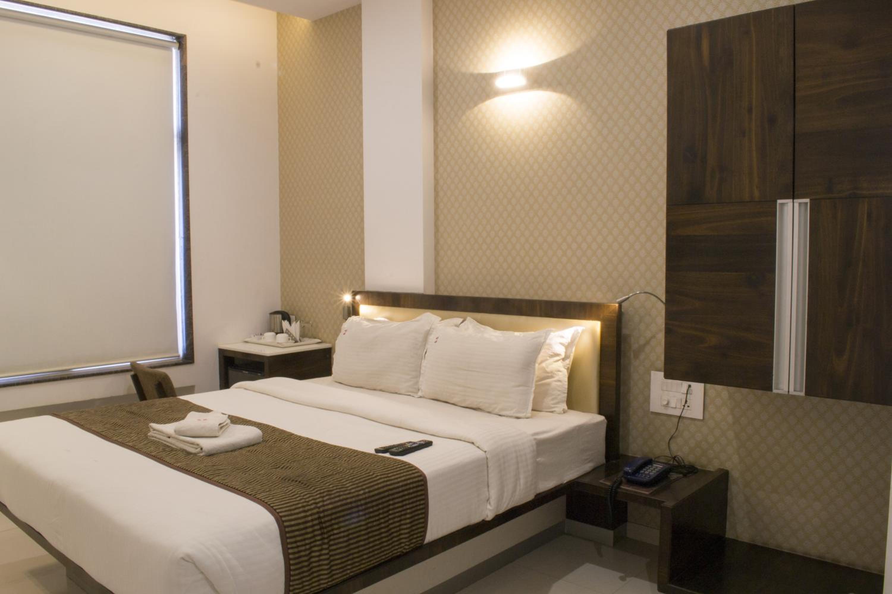 Standard Double Room with Fan - Photo 12
