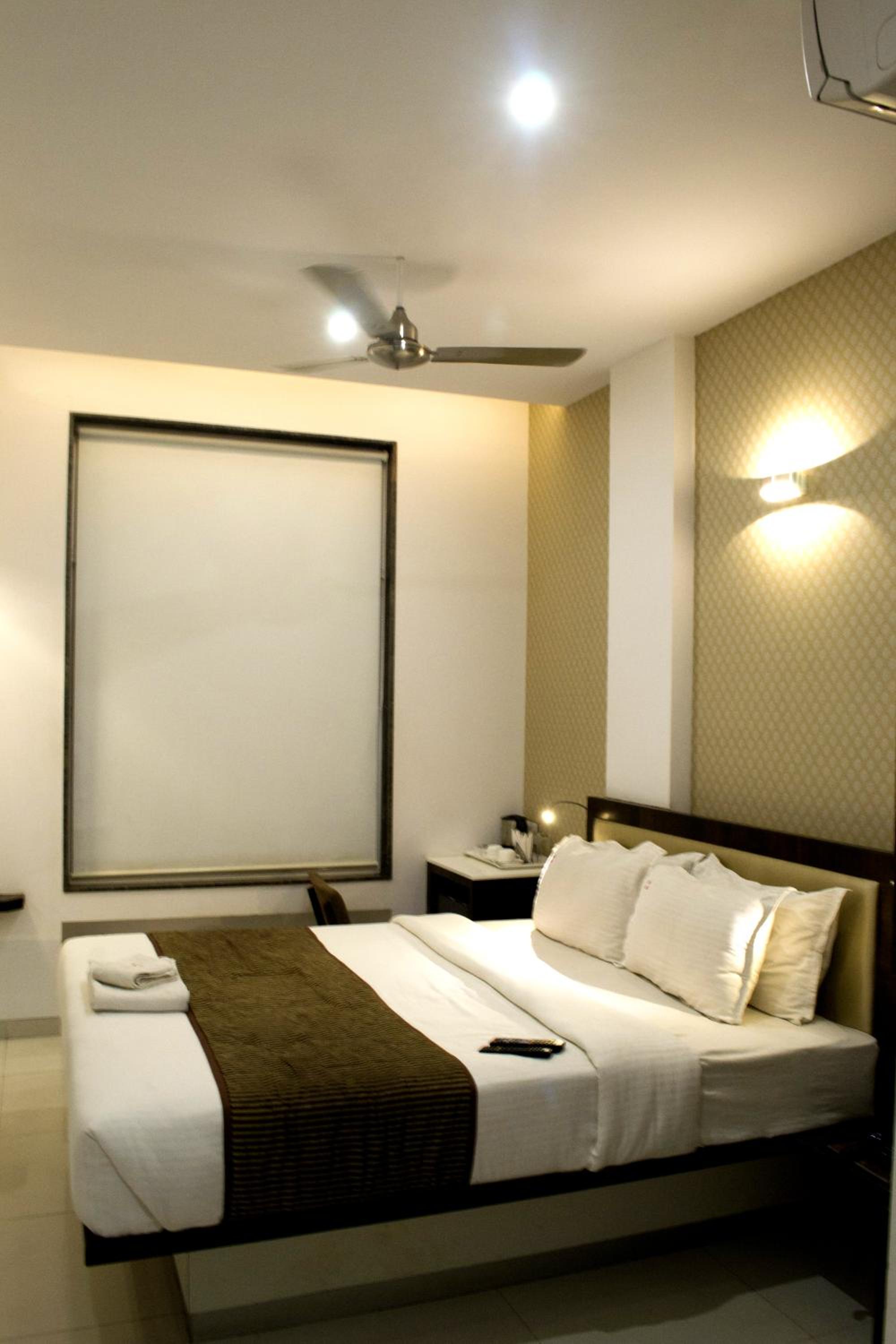 Double Room - Photo 16