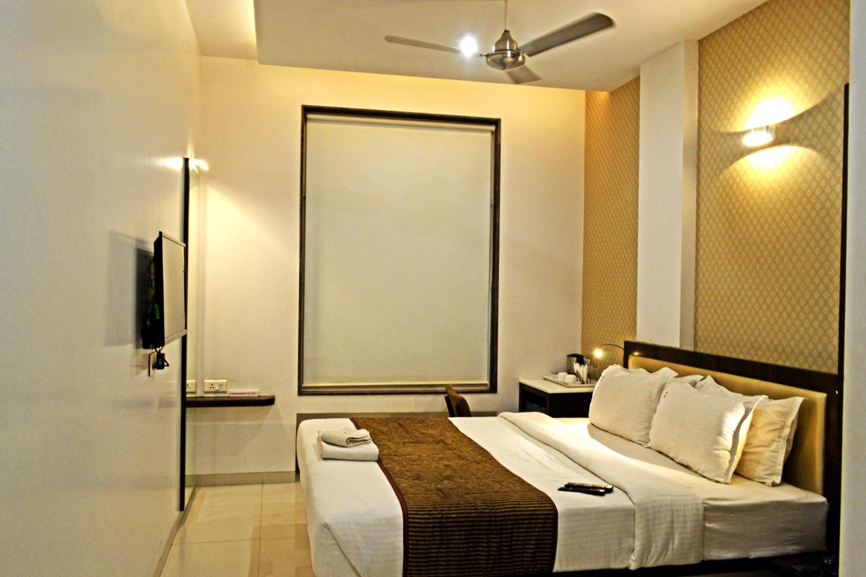Standard Double Room with Fan - Photo 20