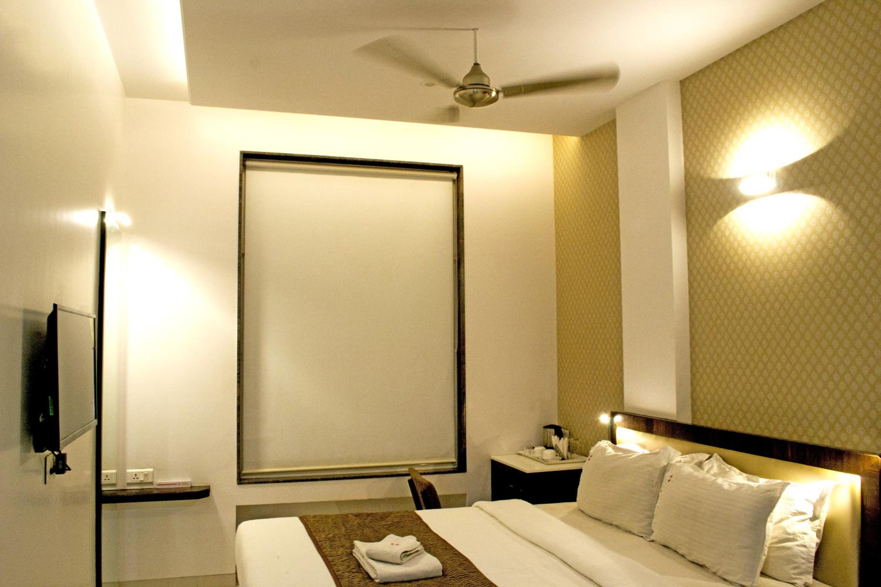 Standard Double Room with Fan - Photo 24