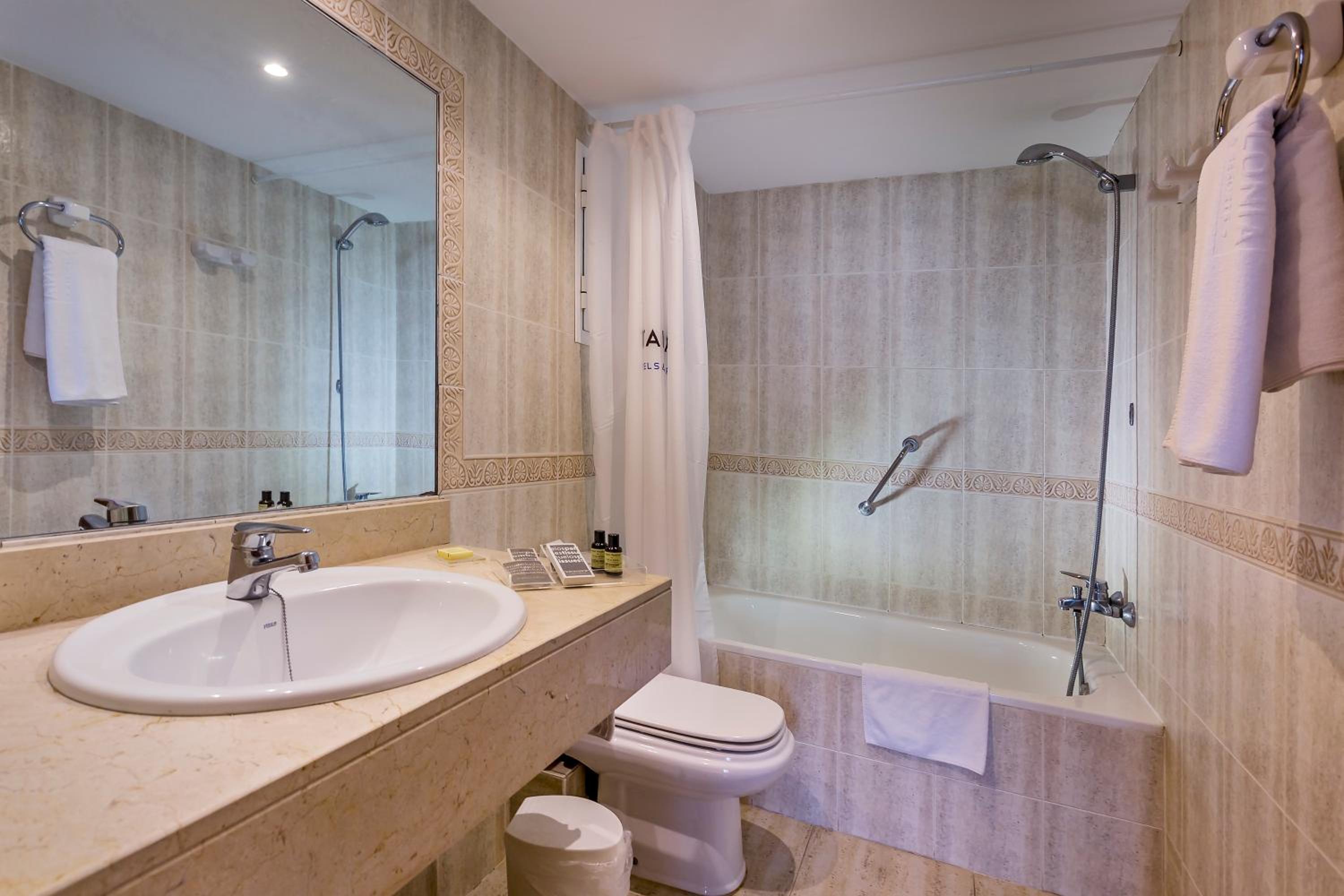 Double or Twin Room photo 3