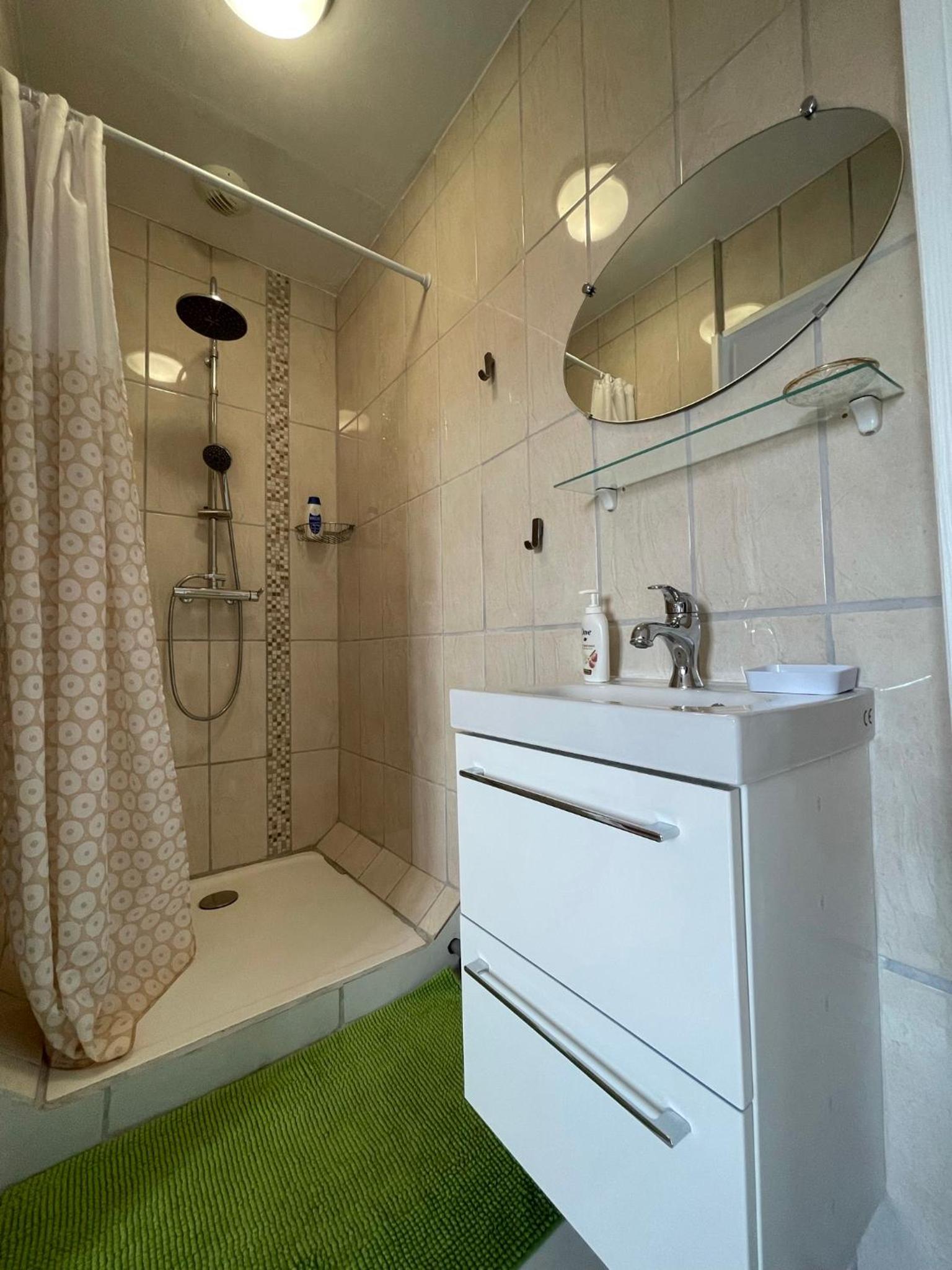 Double Room - Photo 11