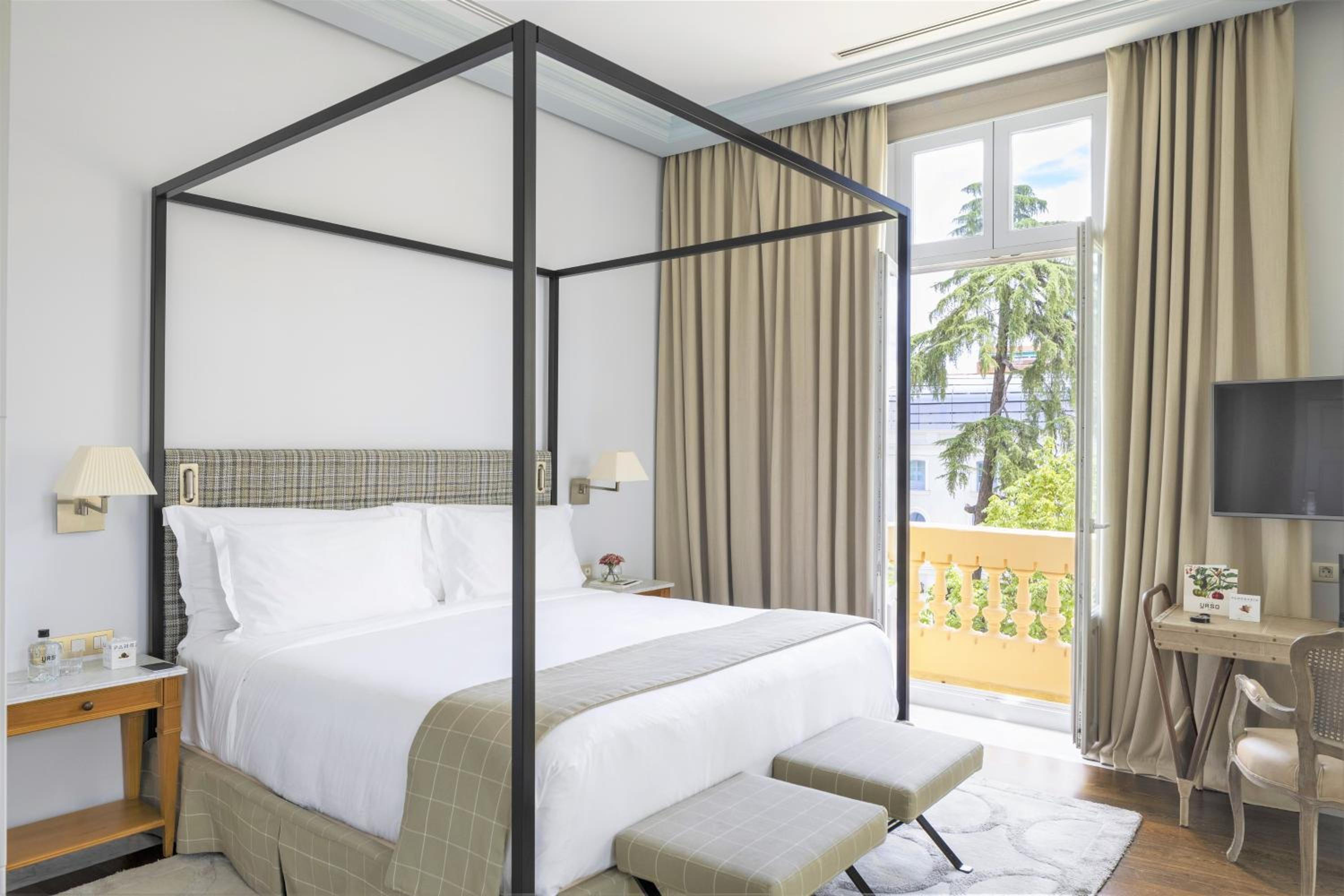 Suite Junior con Vista al Jardín
