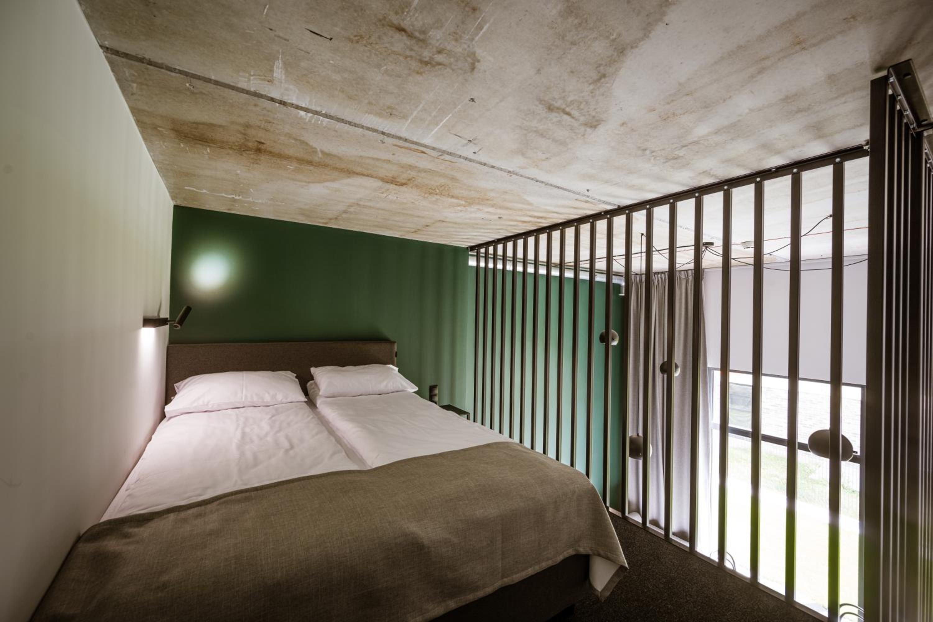 Executive Suite - Photo 4