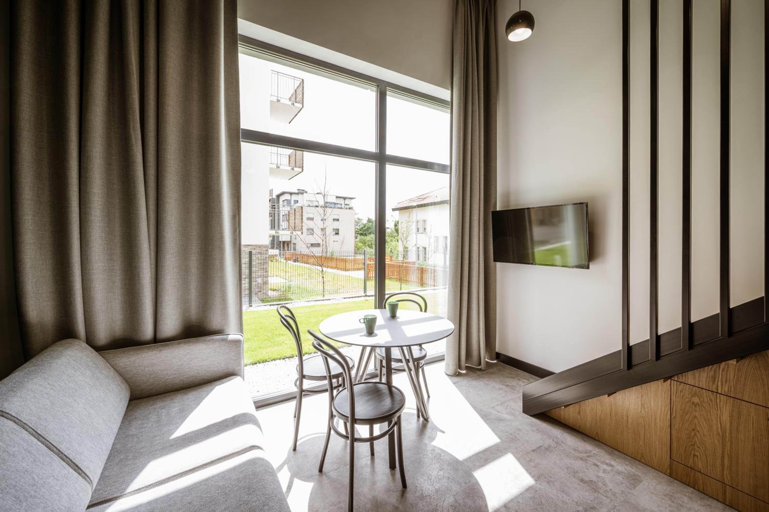 Executive Suite - Photo 3