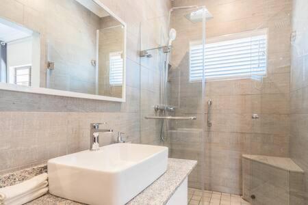 Standard Suite - Photo 4