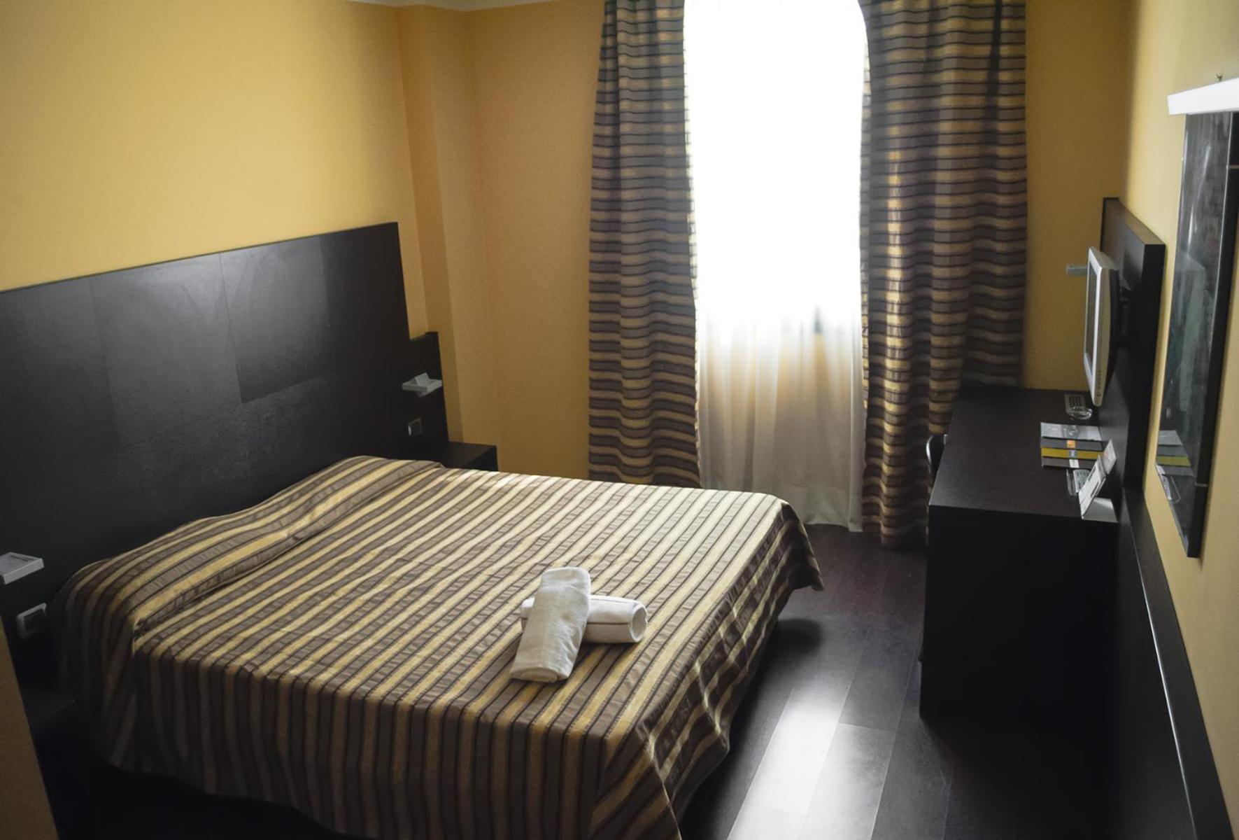 Double or Twin Room - Photo 4