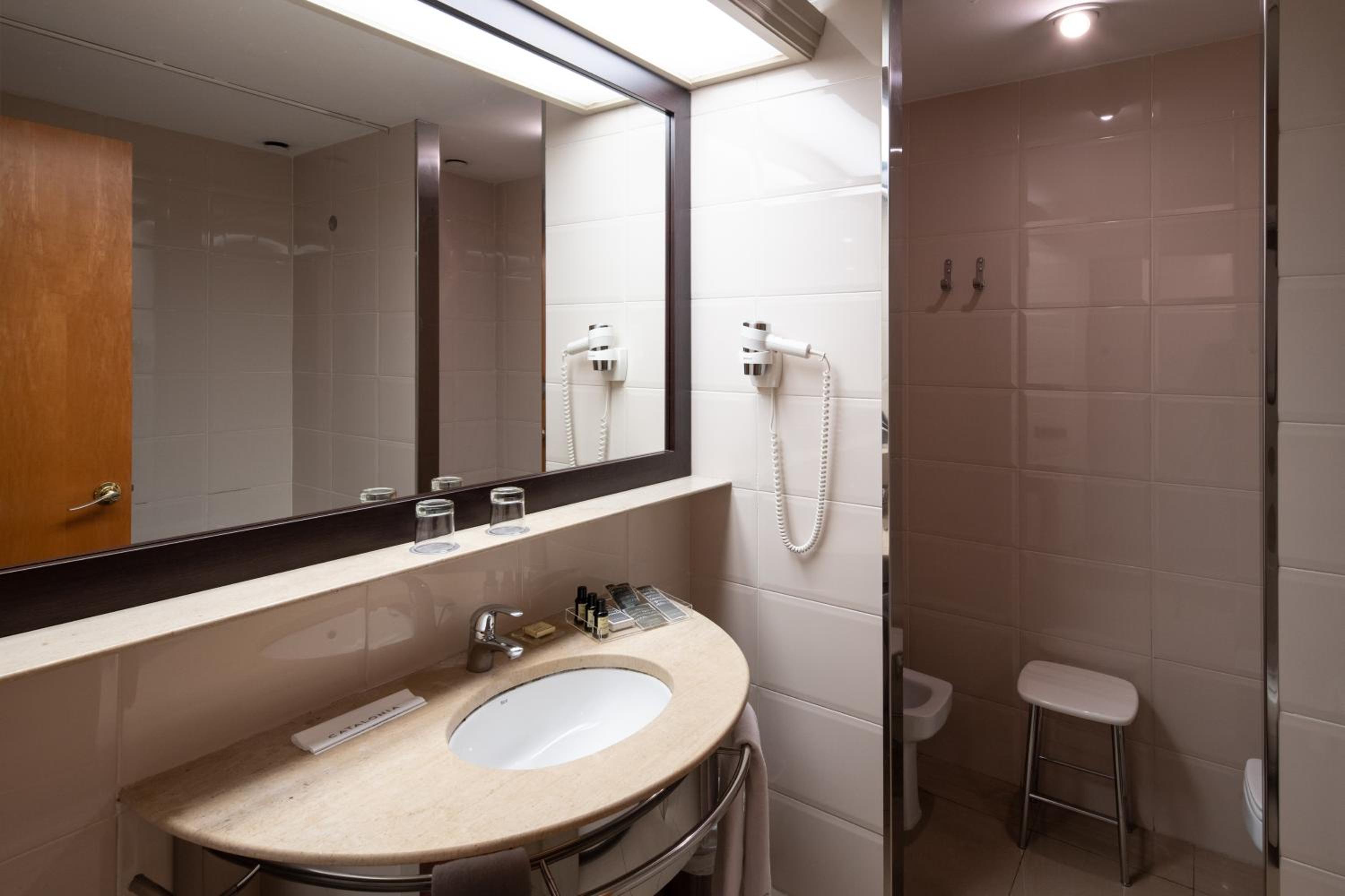 Double or Twin Room with City View photo 2