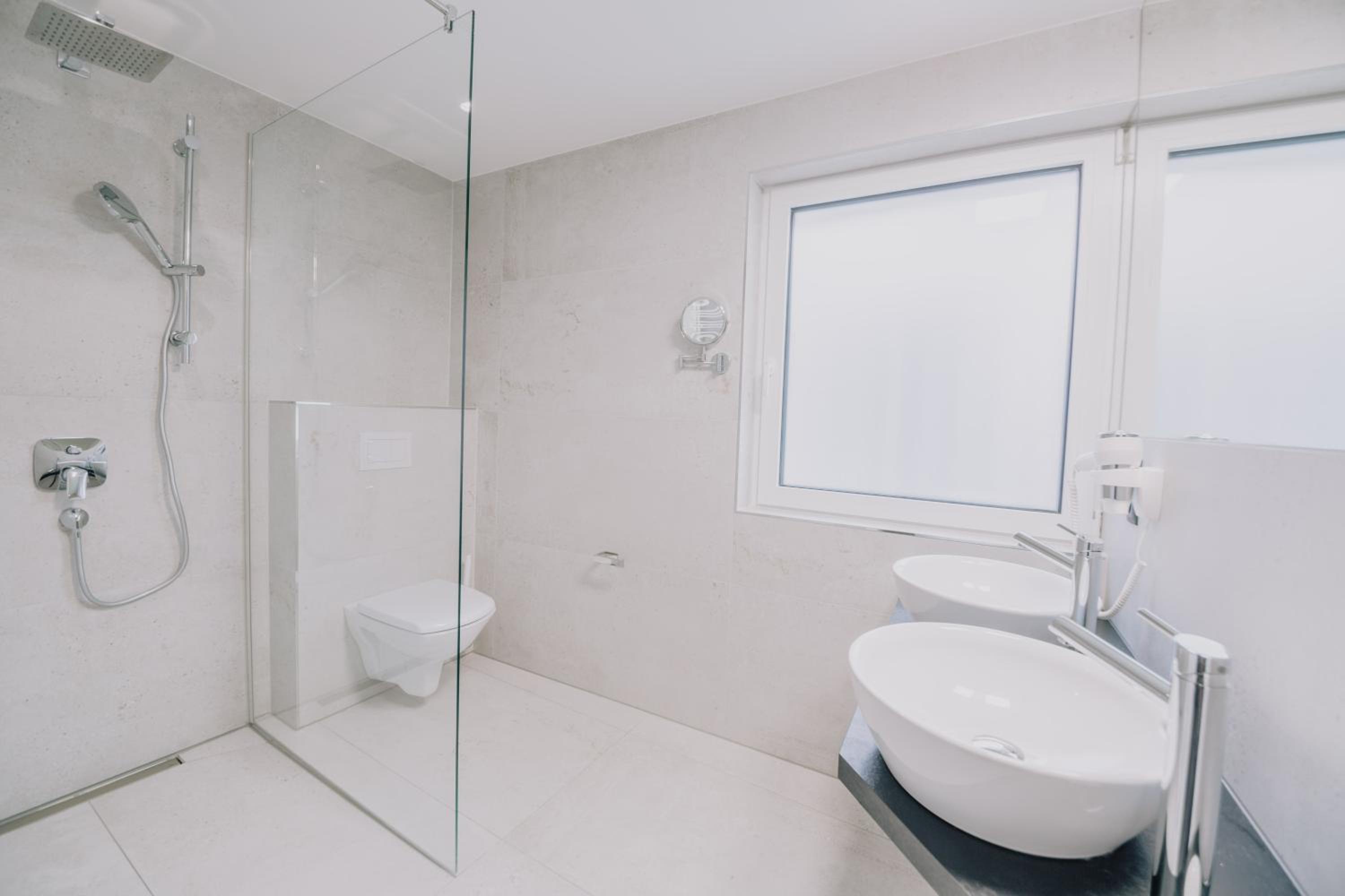 Double Room with Extra Bed (4 adults) photo 3