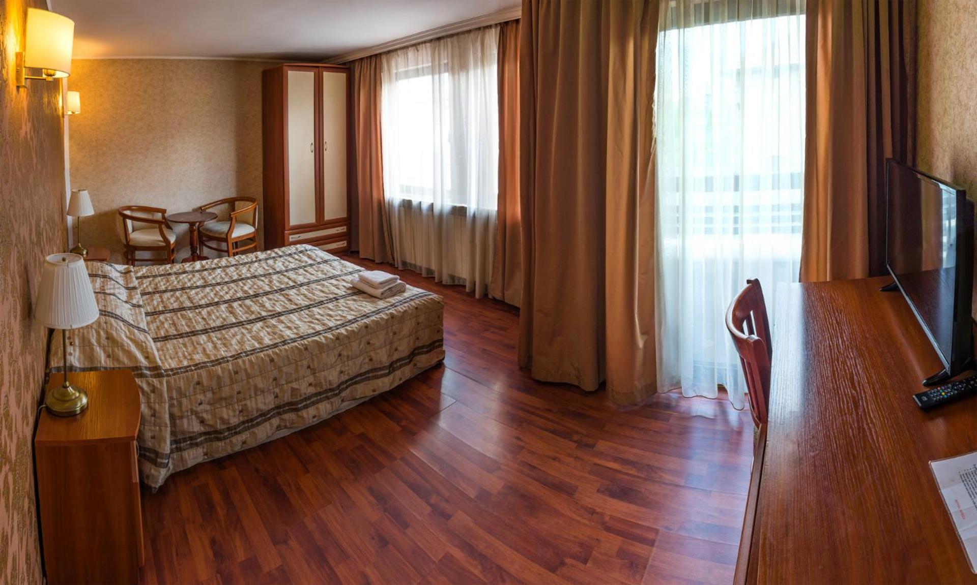 Double or Twin Room - Photo 5