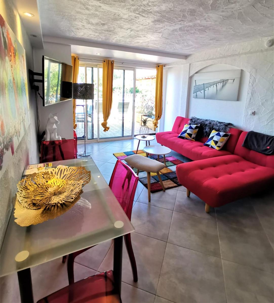 Apartment with Sea View - Photo 3