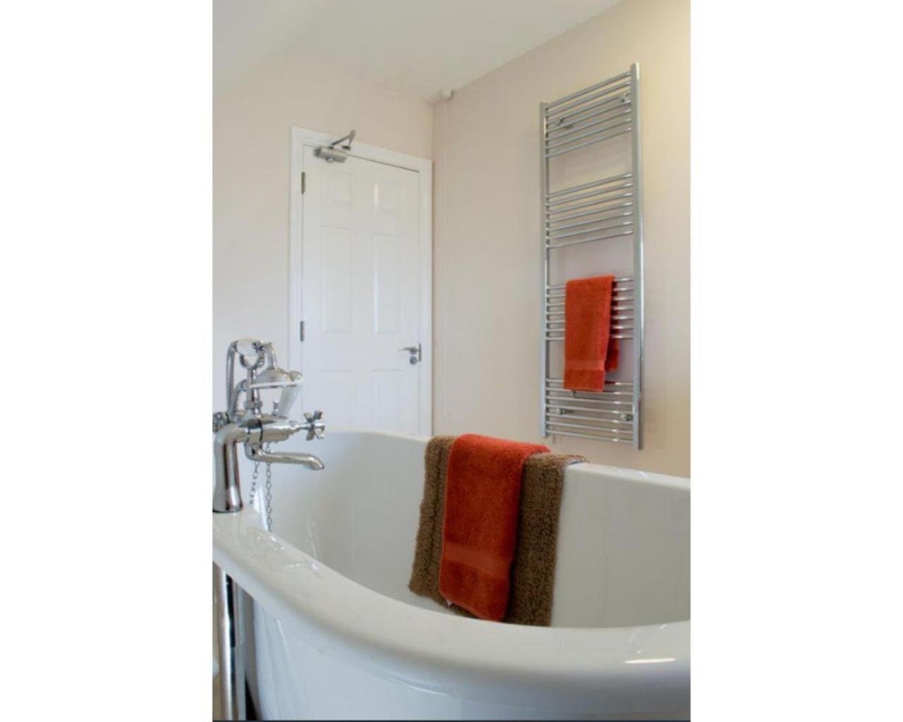 Small Double Room With Shared Bathroom photo 2
