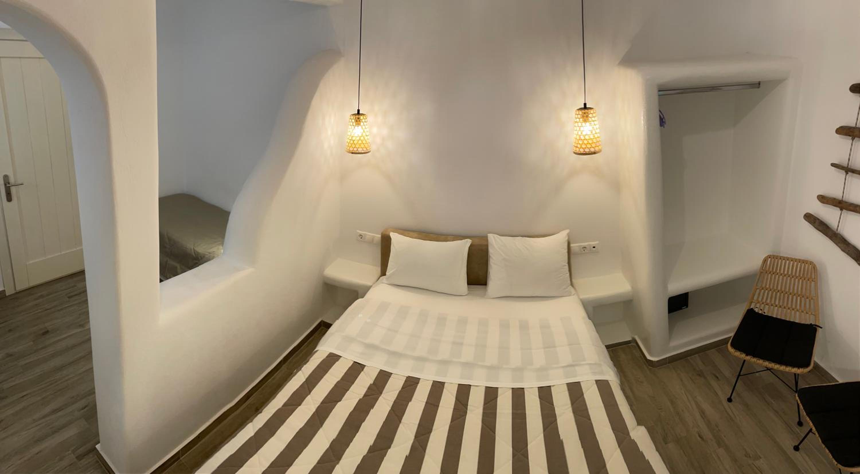 Deluxe Room (2 Adults + 1 Child)