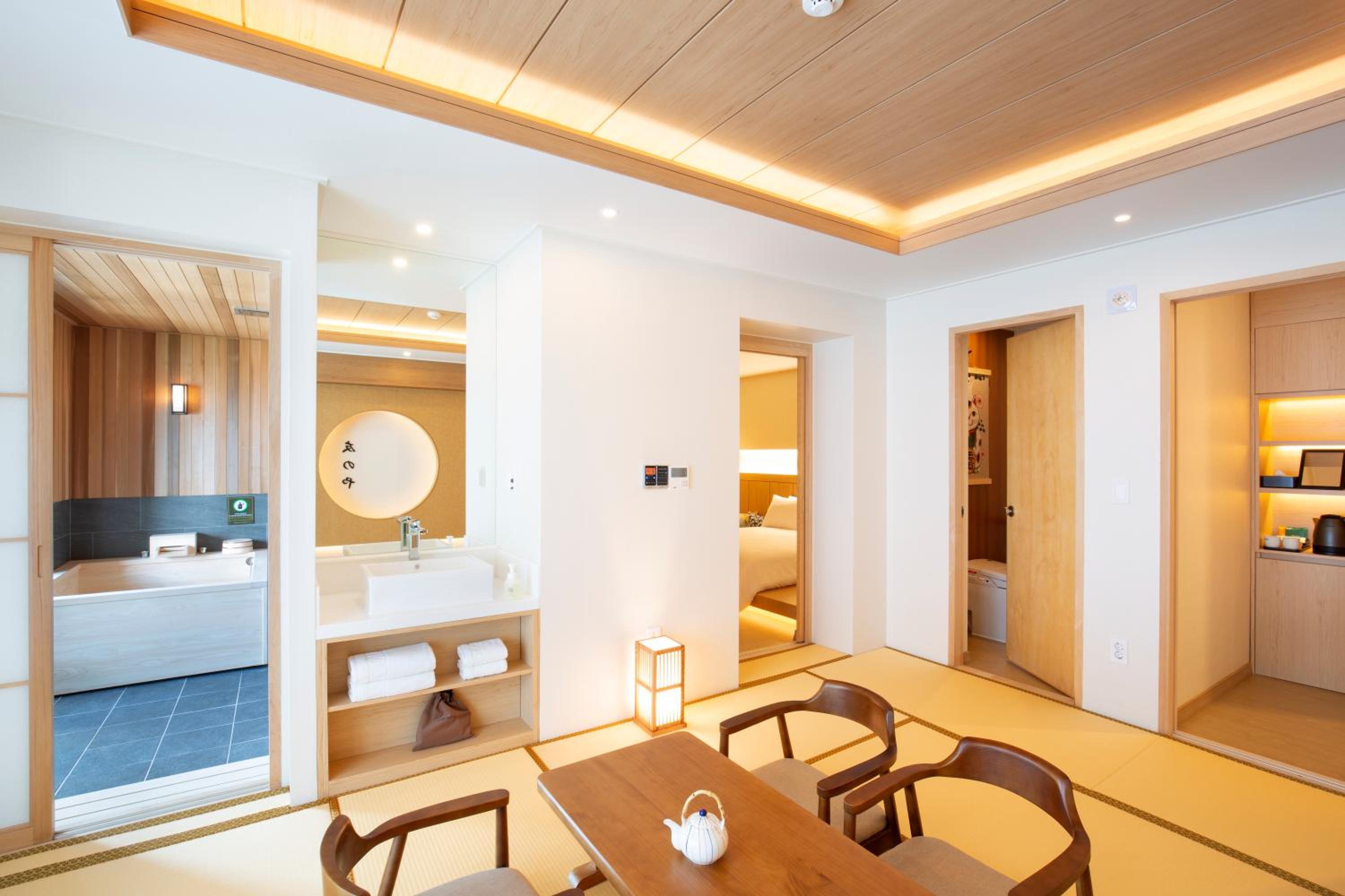 Suite - Photo 4