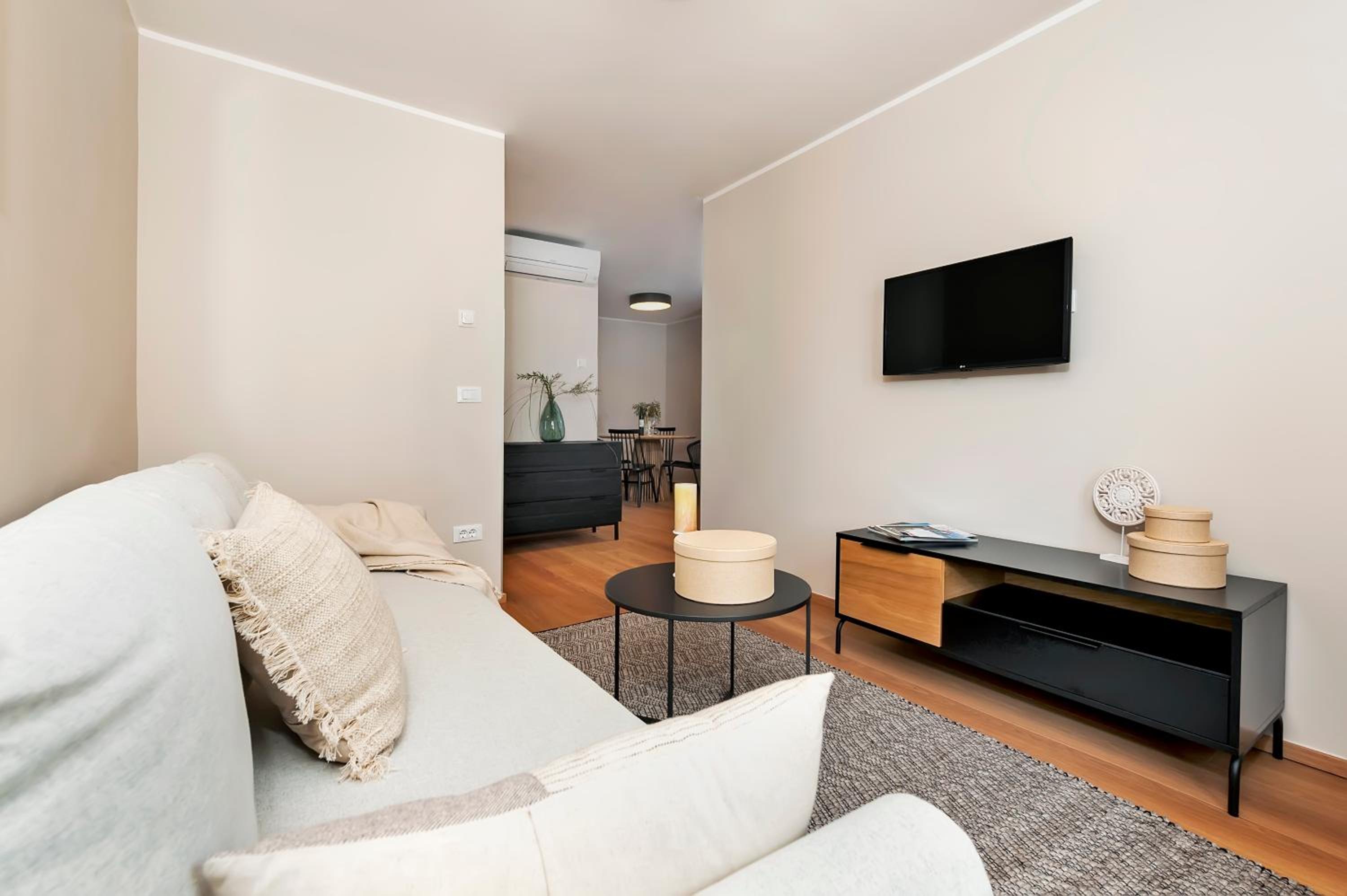  Ground Floor Apartment with Patio - Photo 5