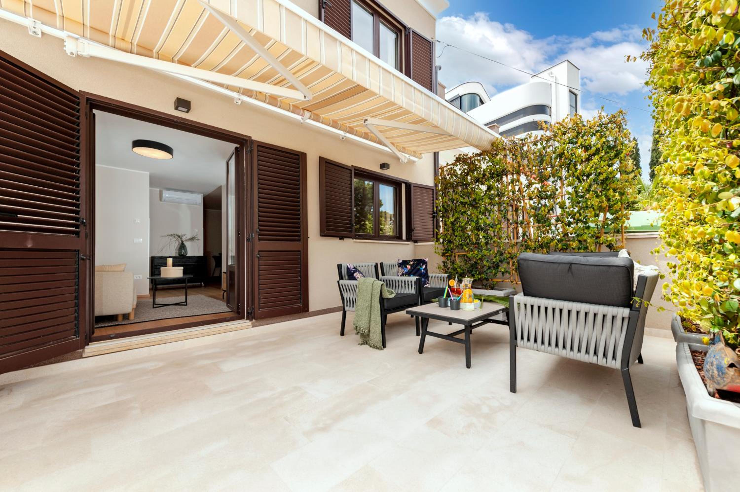  Ground Floor Apartment with Patio - Photo 10