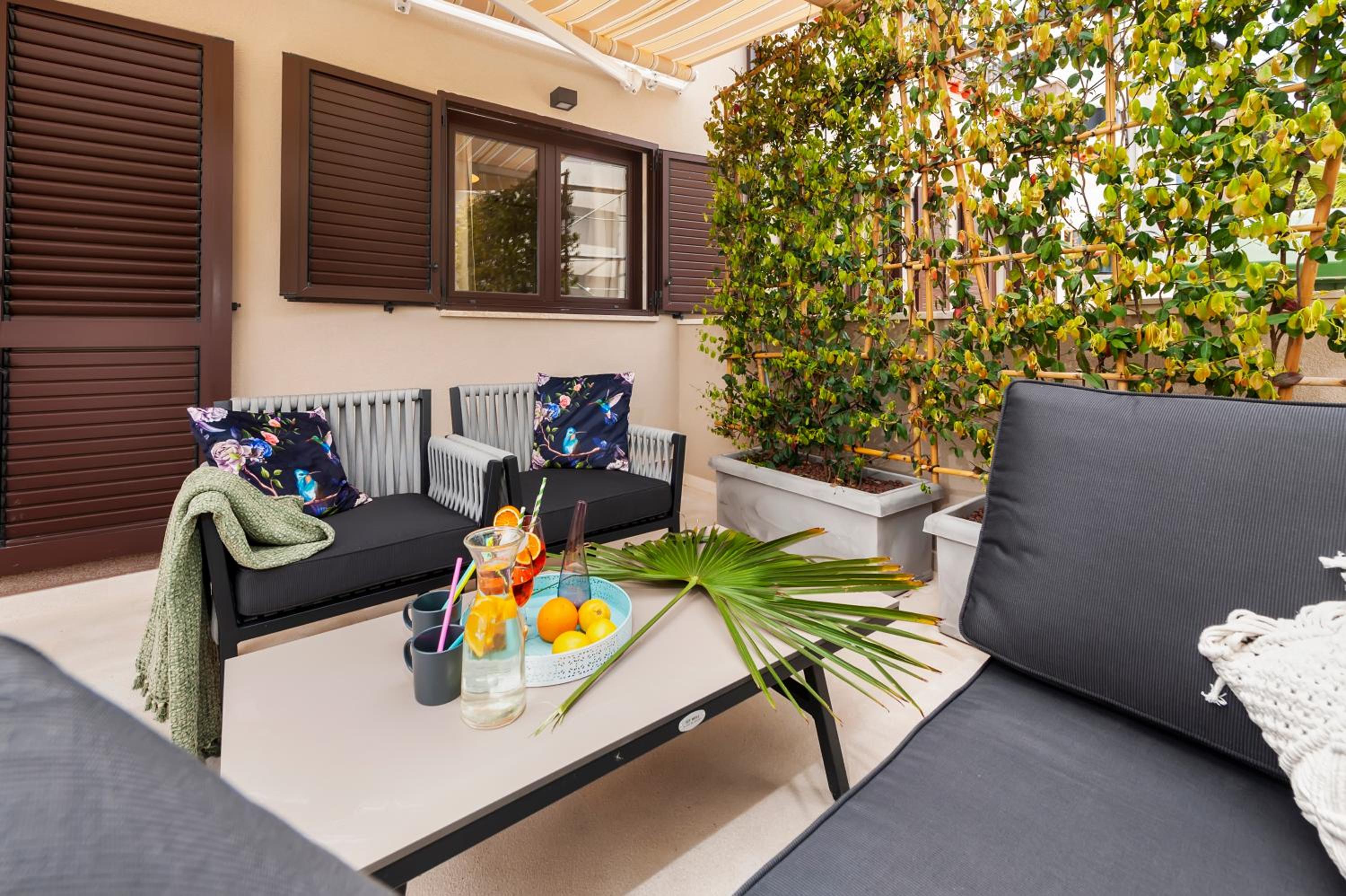  Ground Floor Apartment with Patio - Photo 2