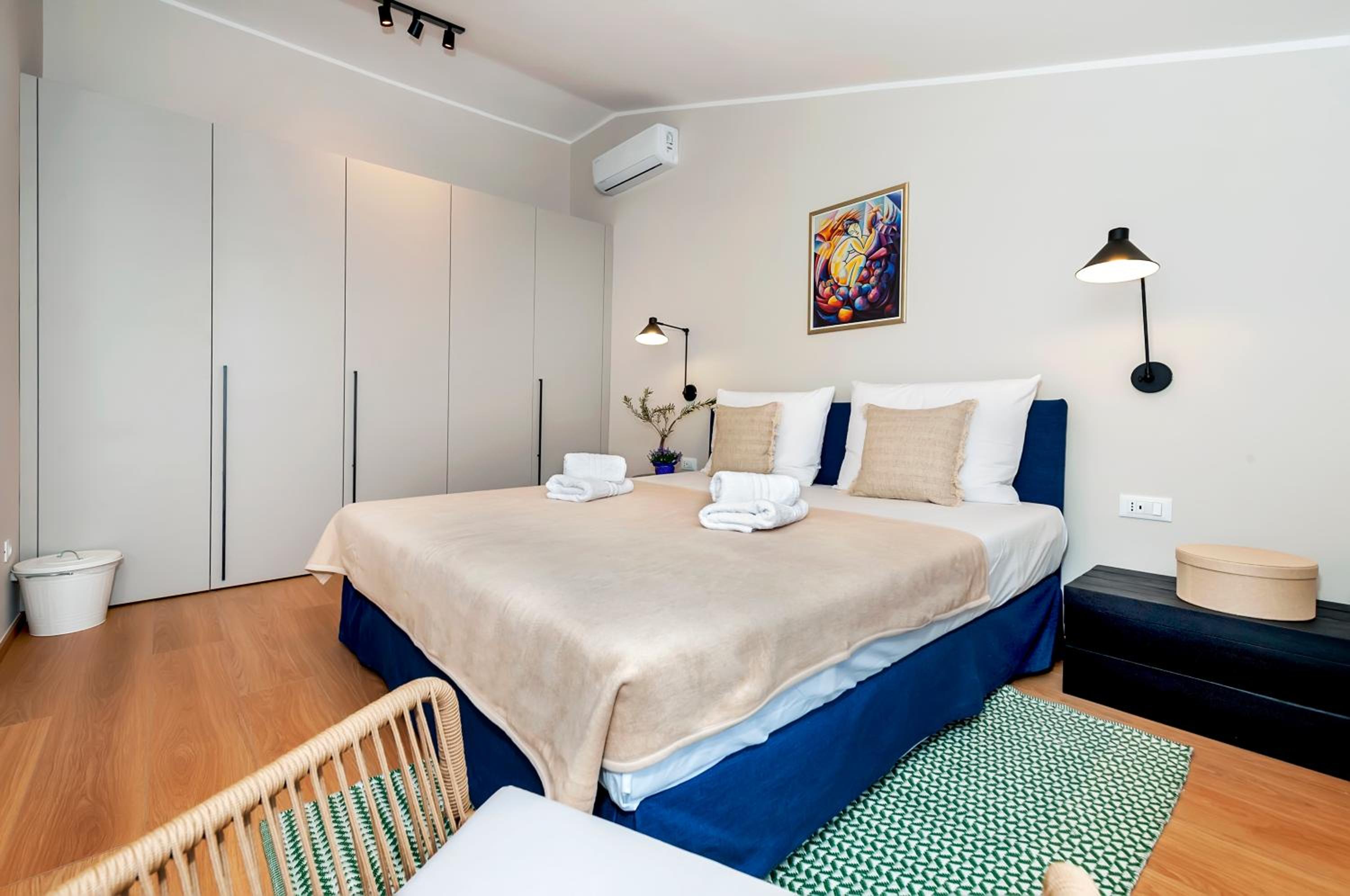 Apartment with Terrace - Photo 10