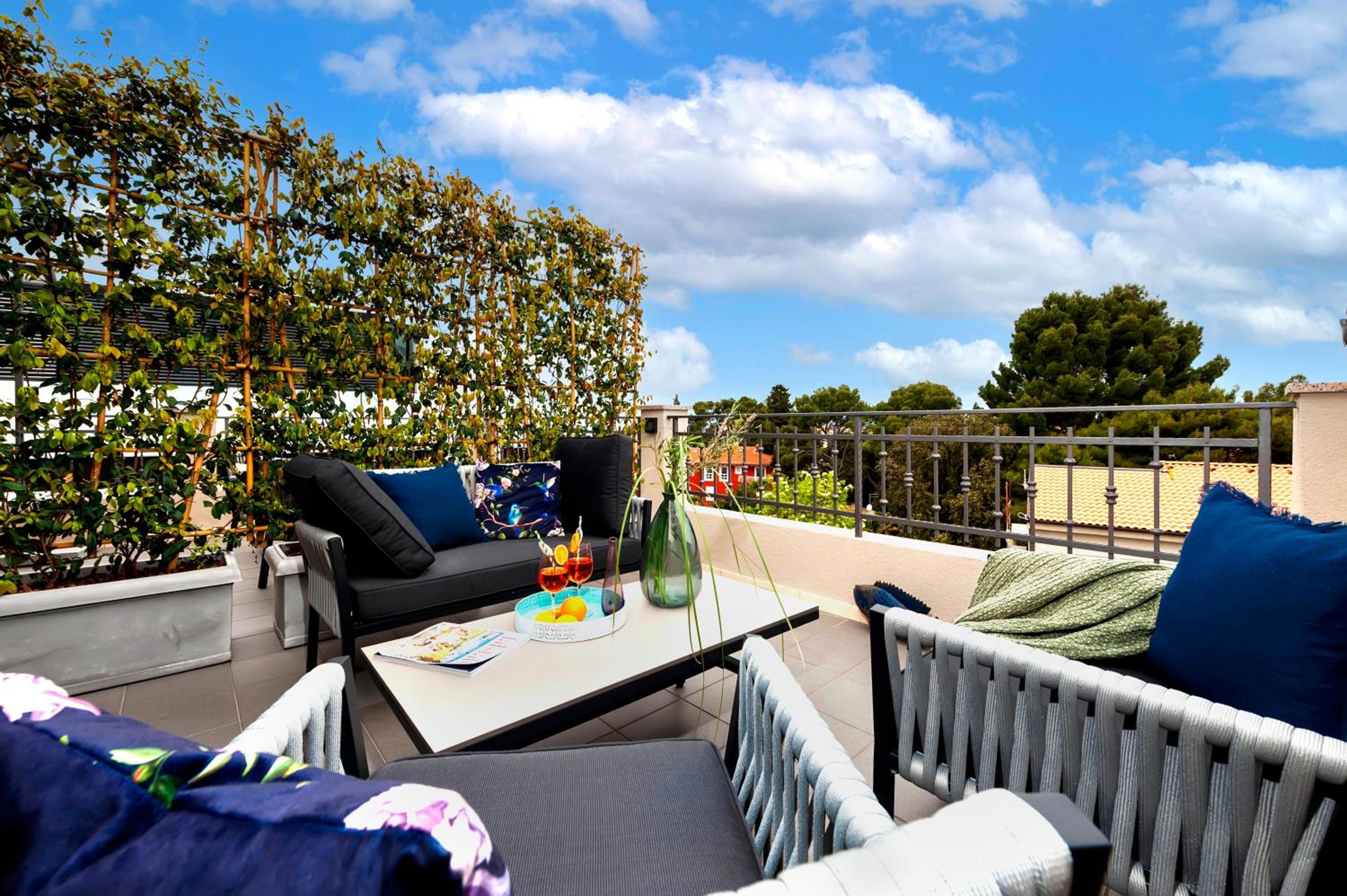 Apartment with Terrace - Photo 3