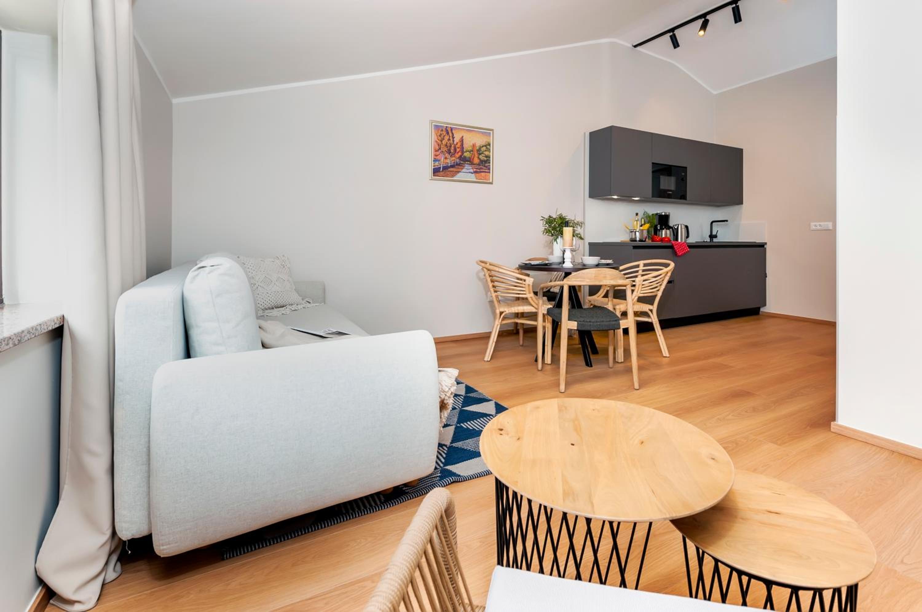 Apartment with Terrace - Photo 15