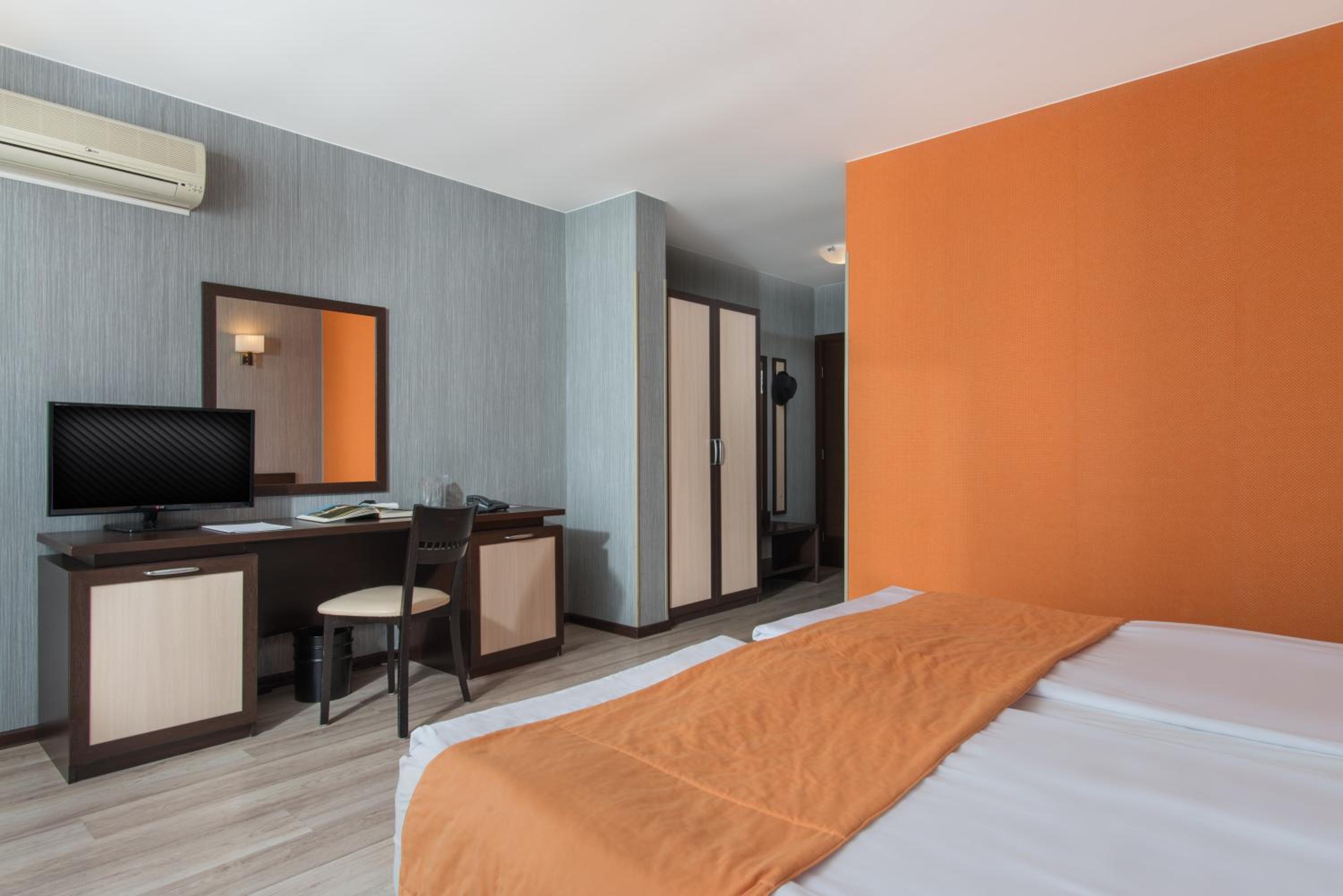Double Room - Photo 12