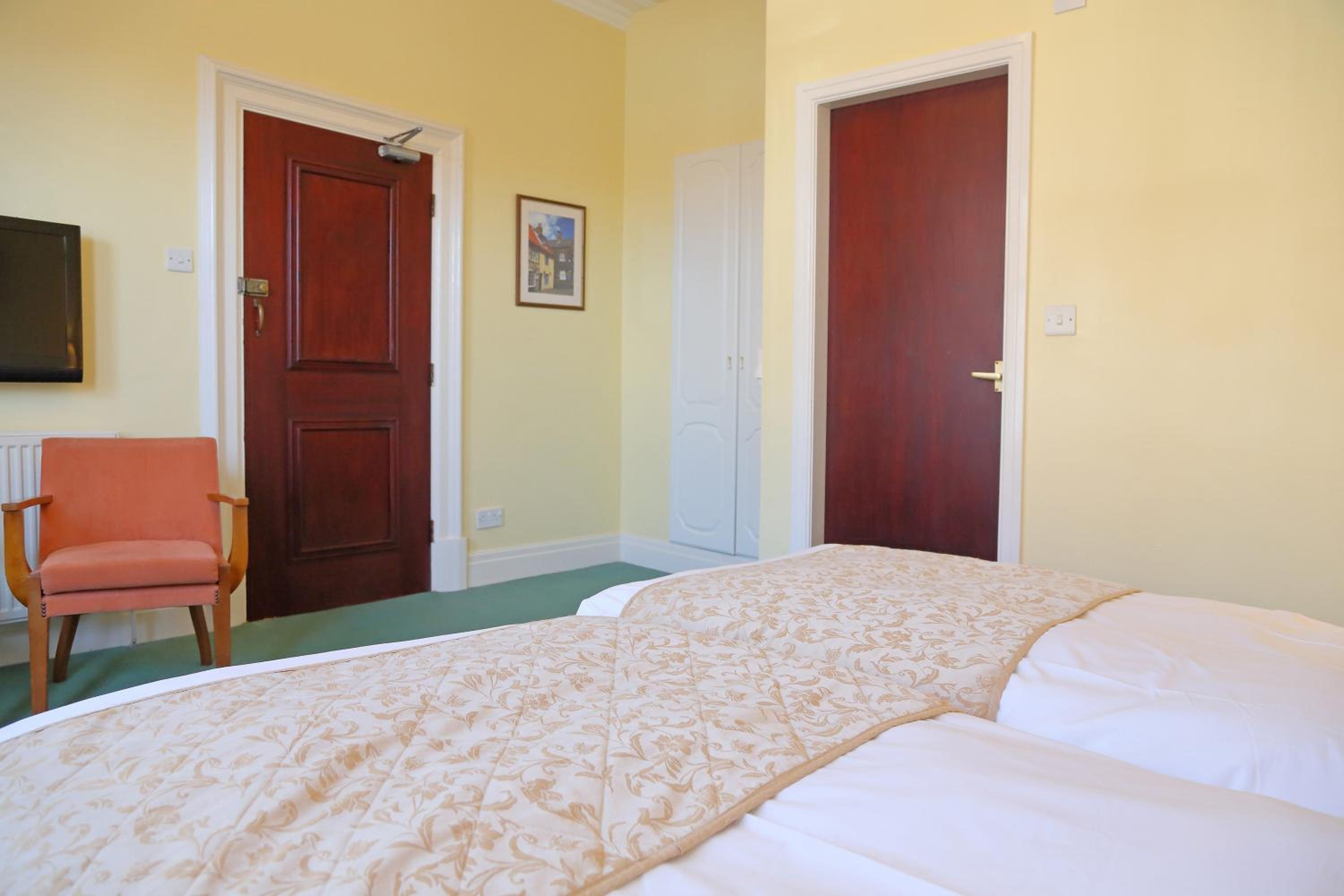 Deluxe Twin Room - Photo 22
