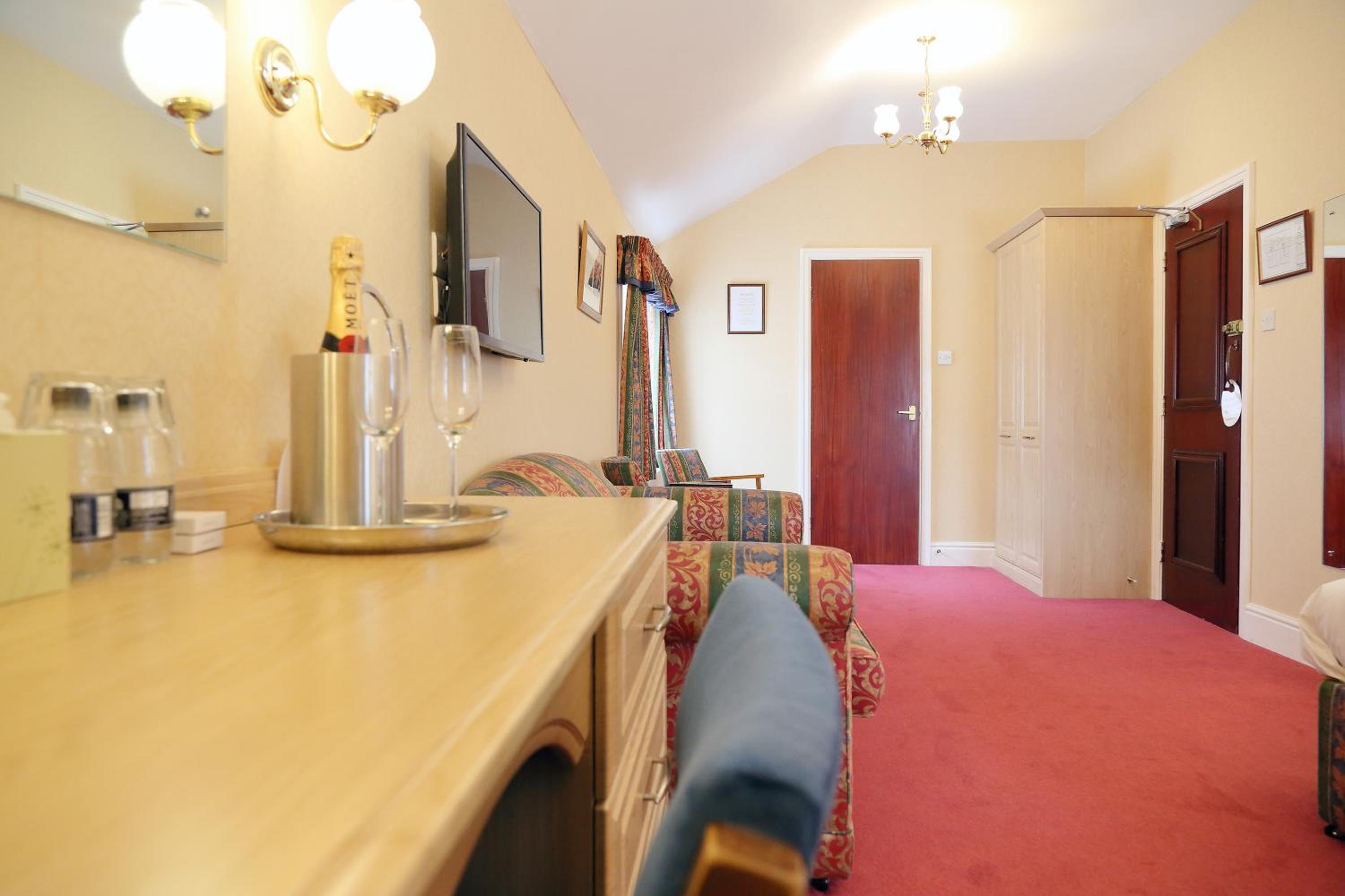 Deluxe Twin Room - Photo 9