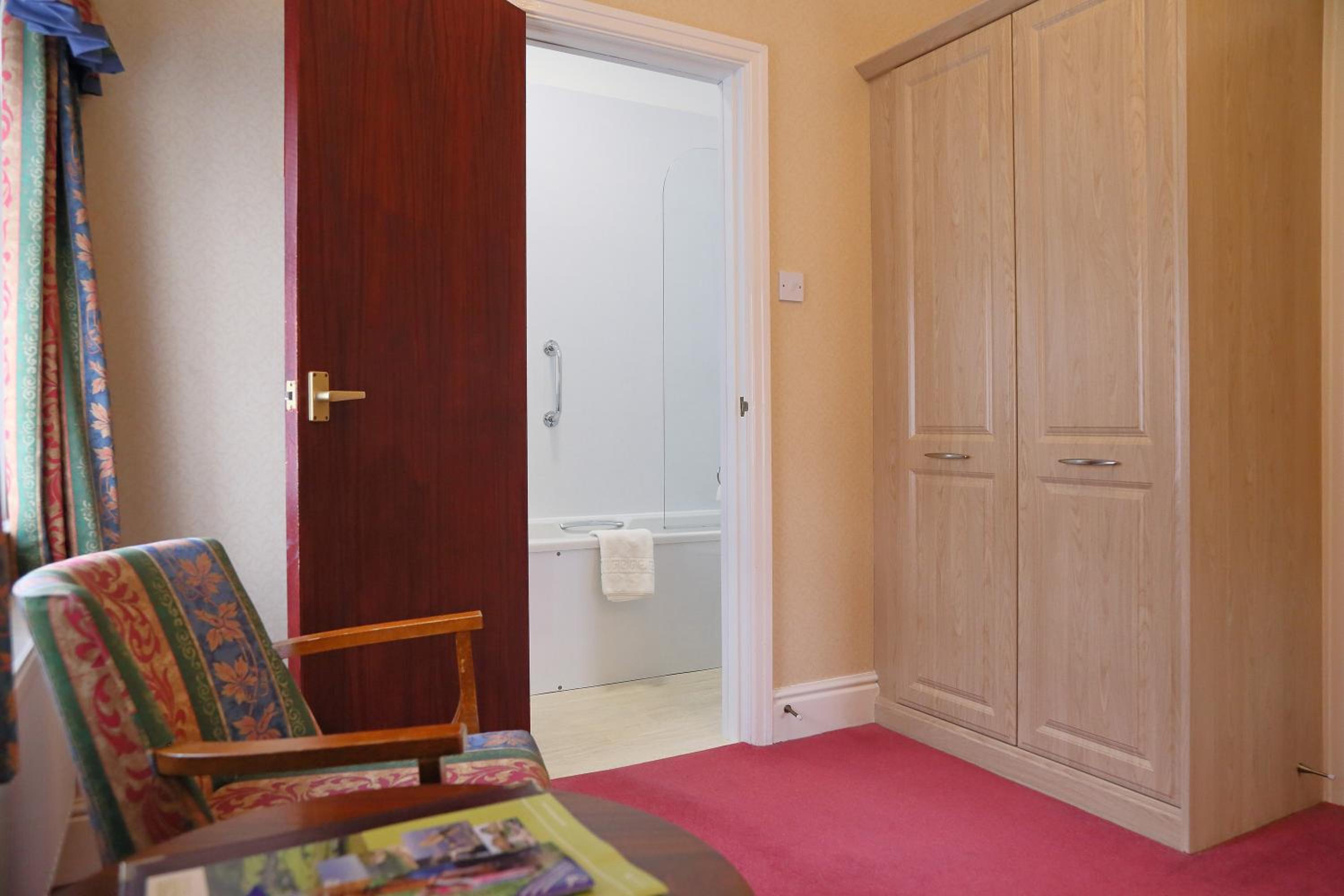 Deluxe Twin Room - Photo 12