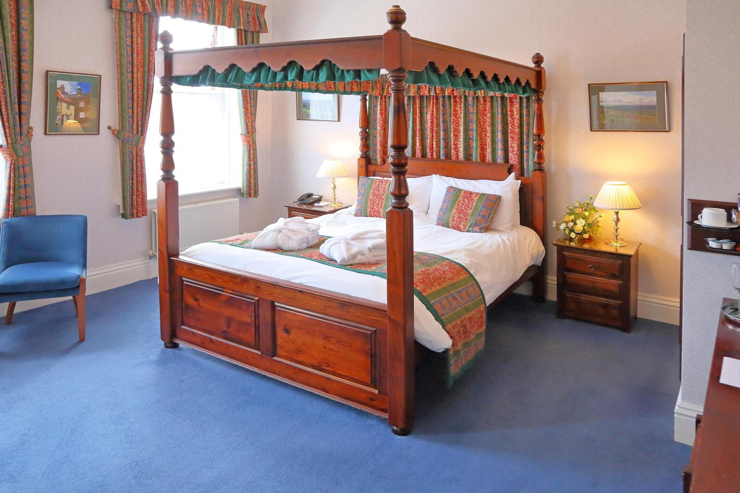Double Room with Four Poster Bed - Photo 1