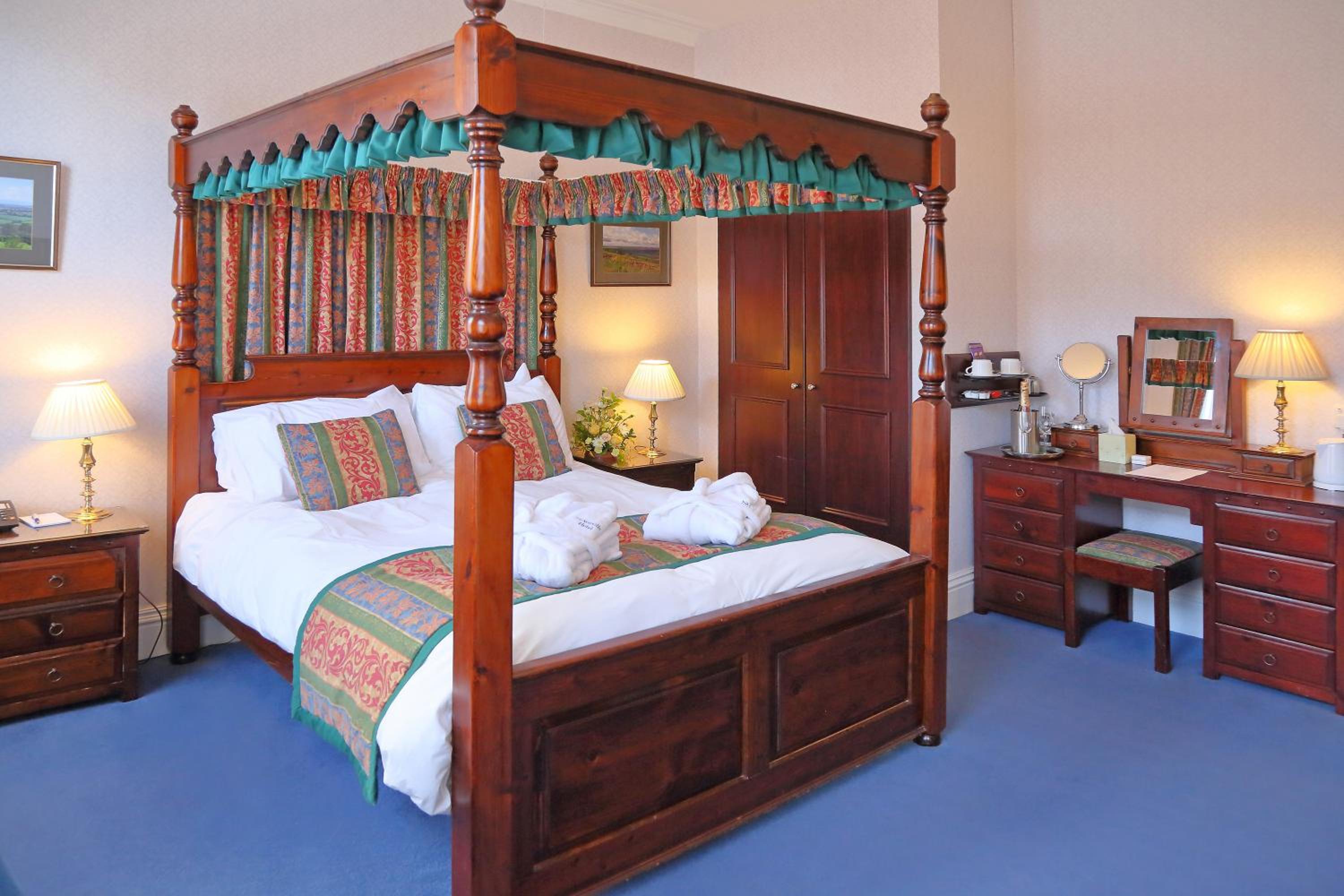 Double Room with Four Poster Bed - Photo 5
