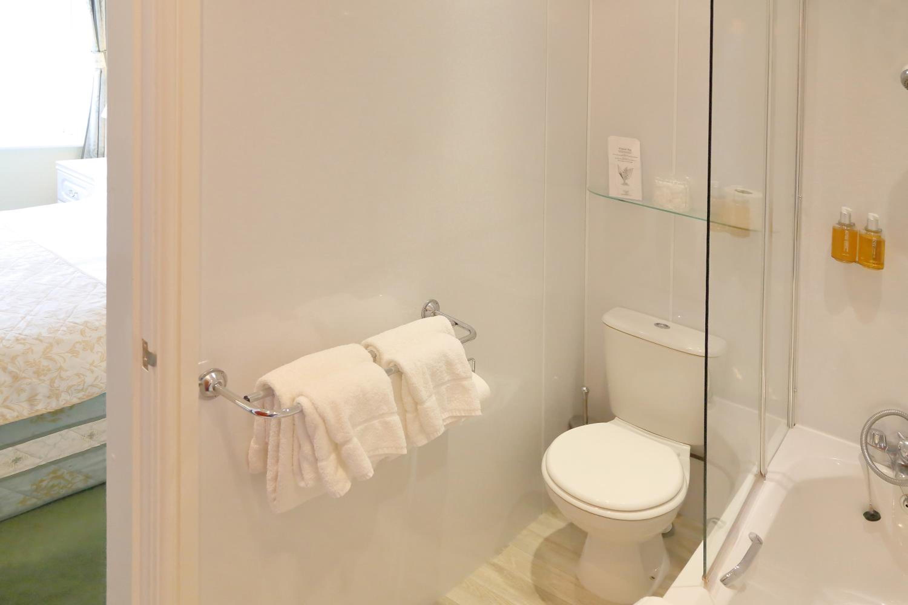 Double Room - Photo 17
