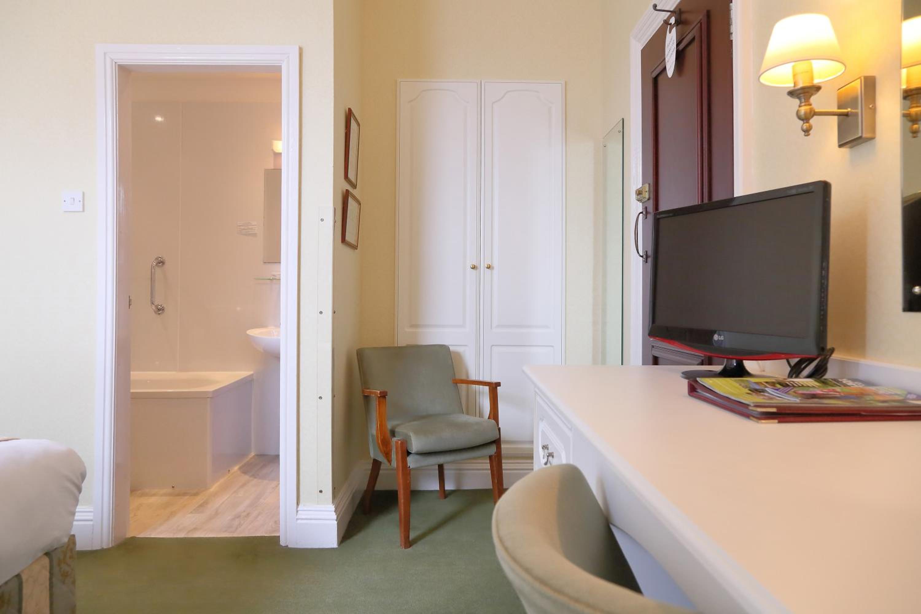 Double Room - Photo 19