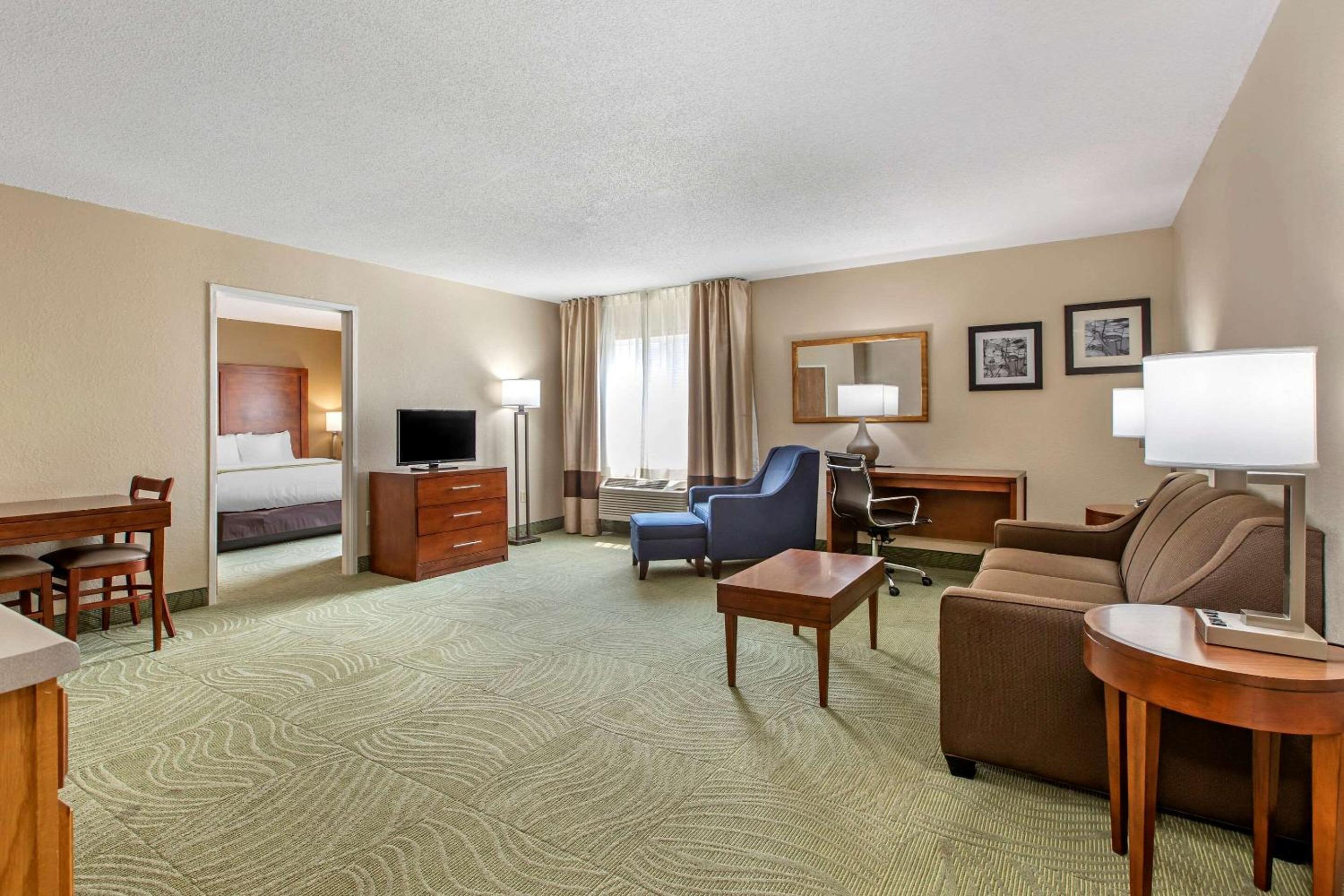 King Suite - Non Smoking - Photo 1