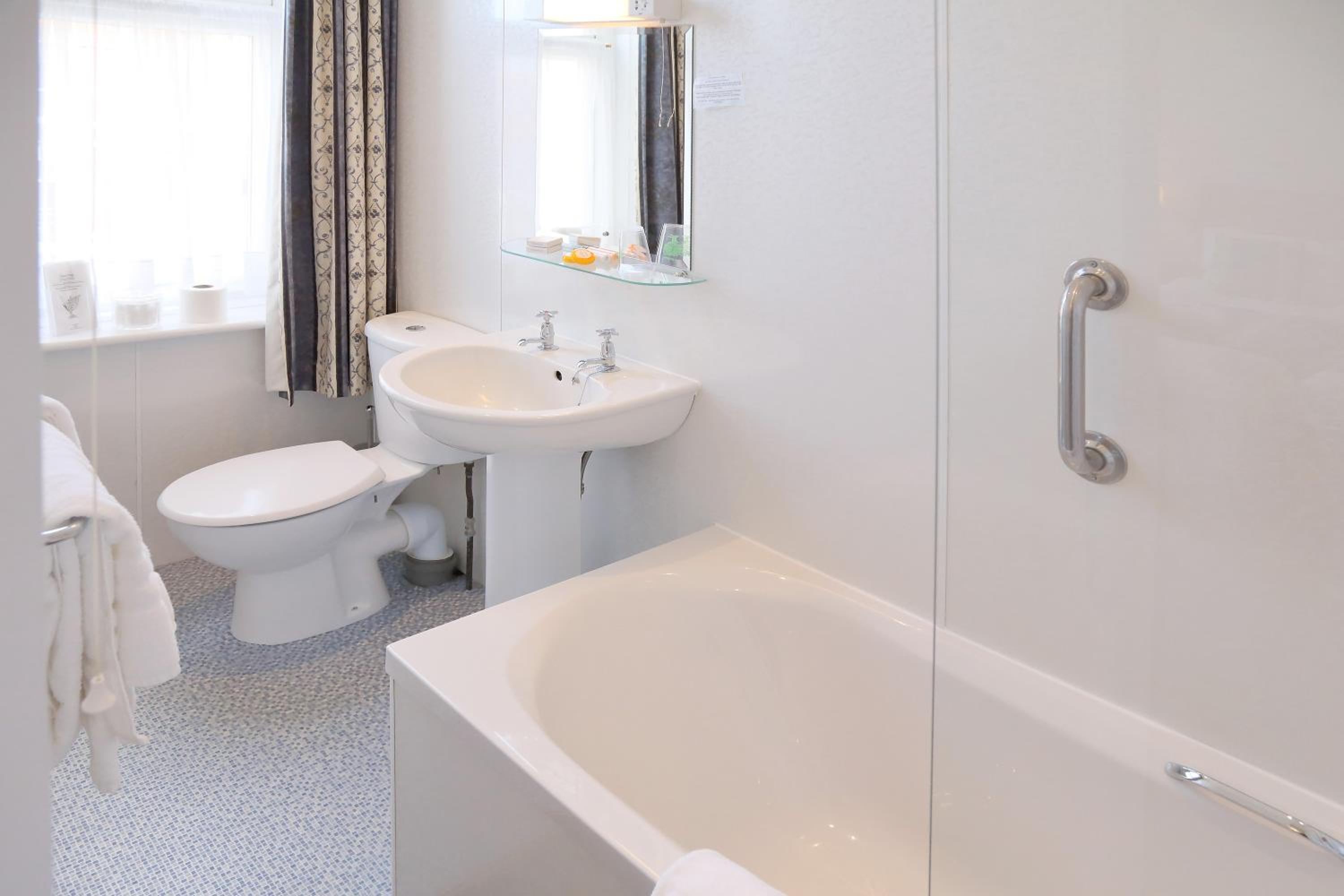 Deluxe Twin Room - Photo 13