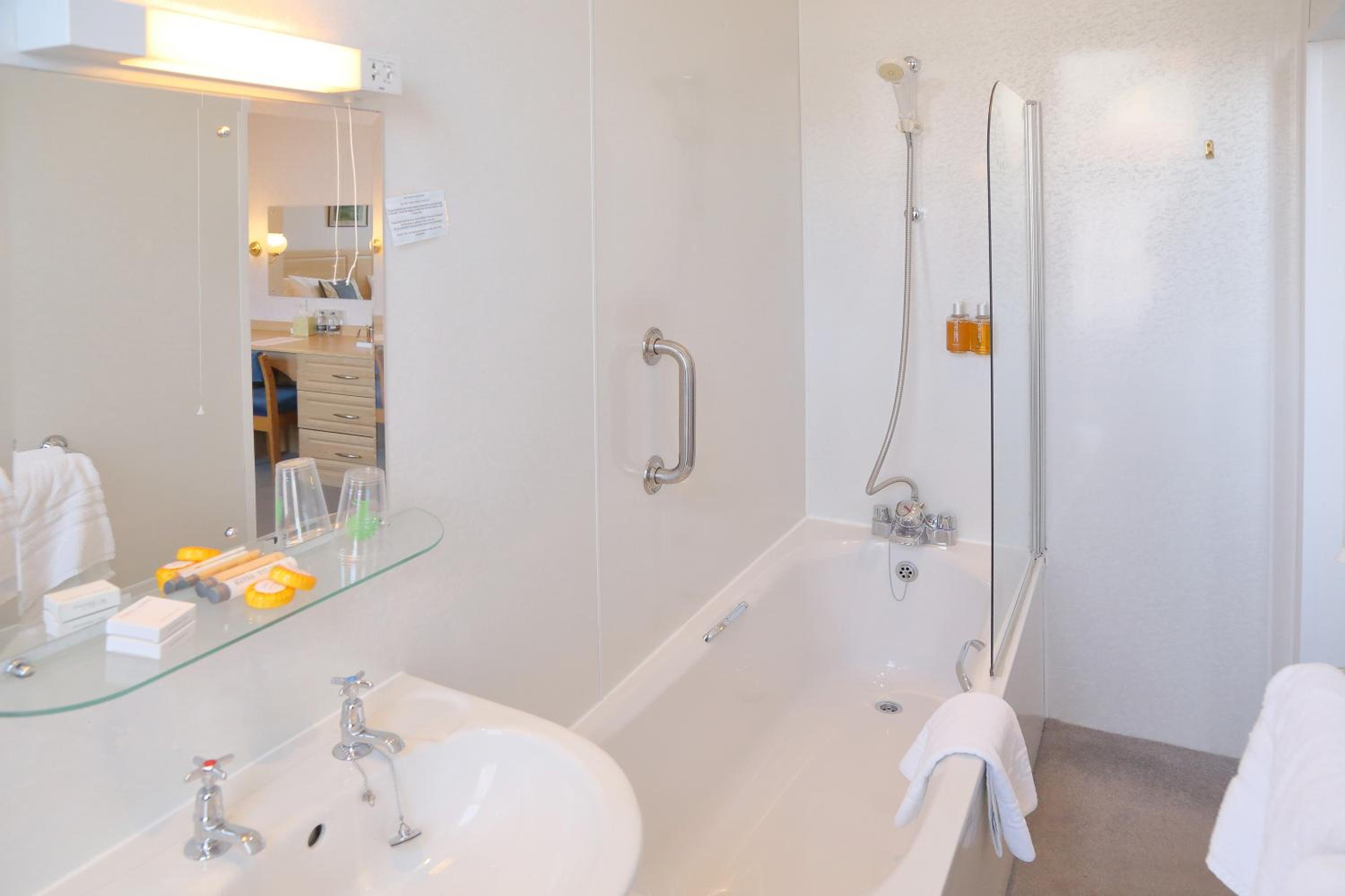 Deluxe Twin Room - Photo 14