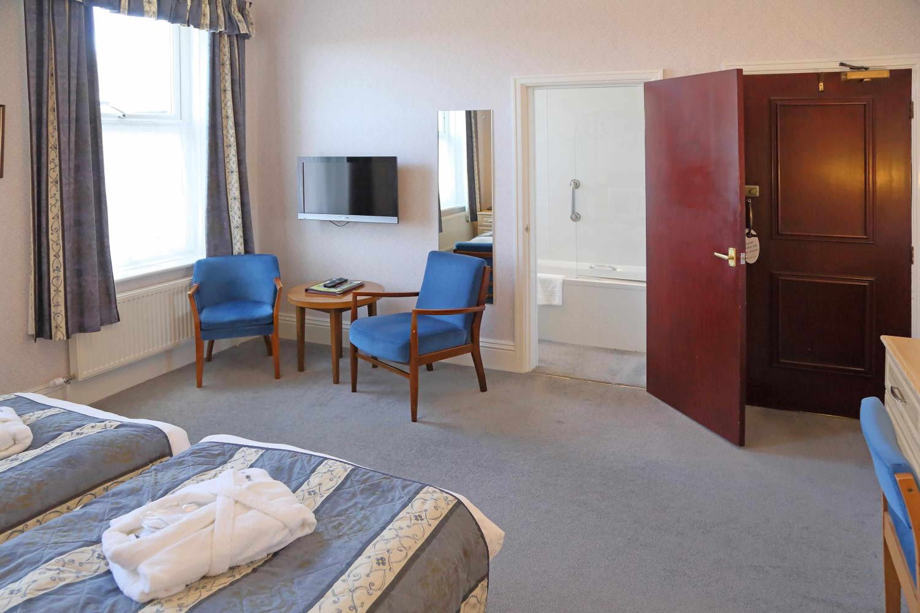 Deluxe Twin Room - Photo 23
