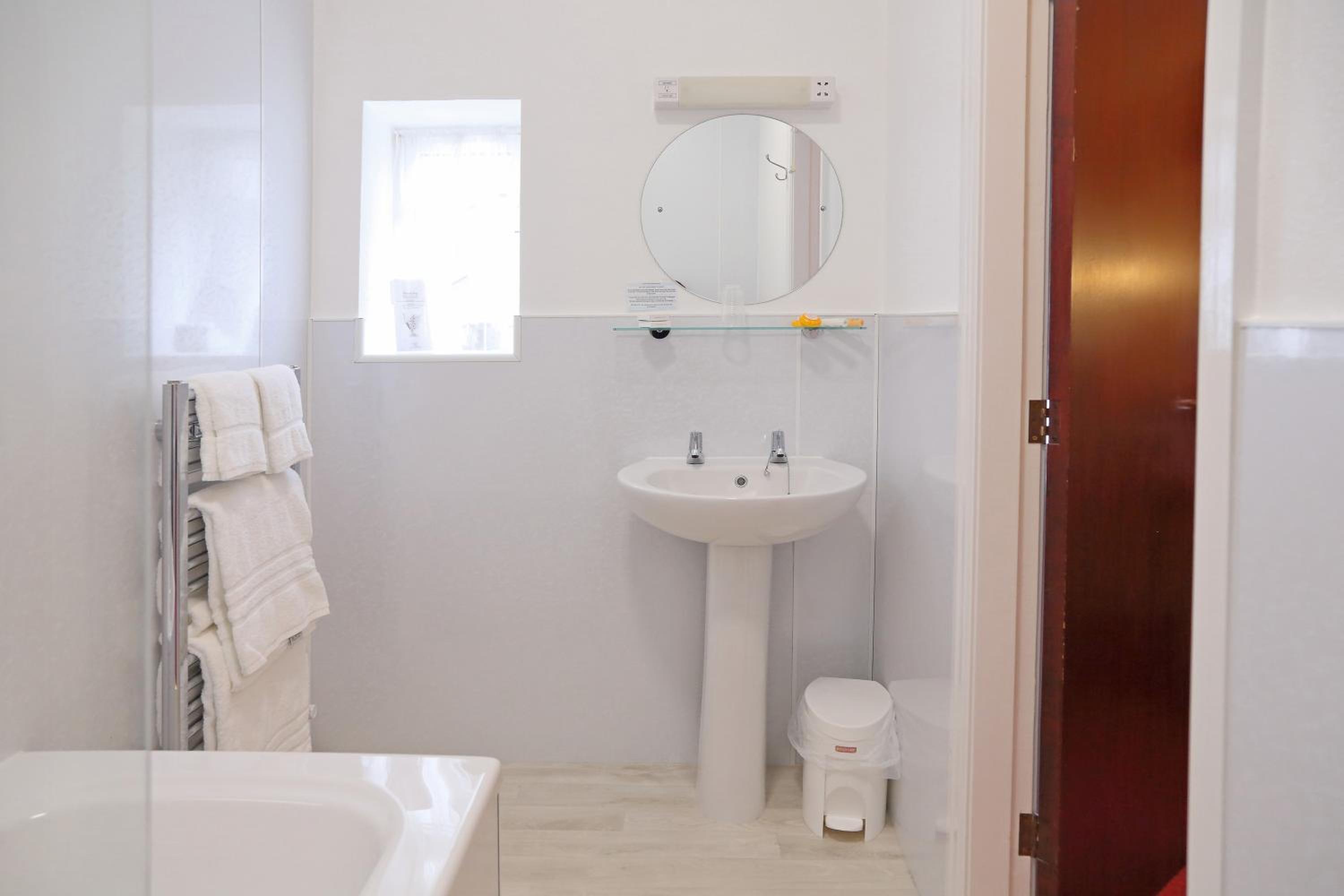 Deluxe Double Room - Photo 12