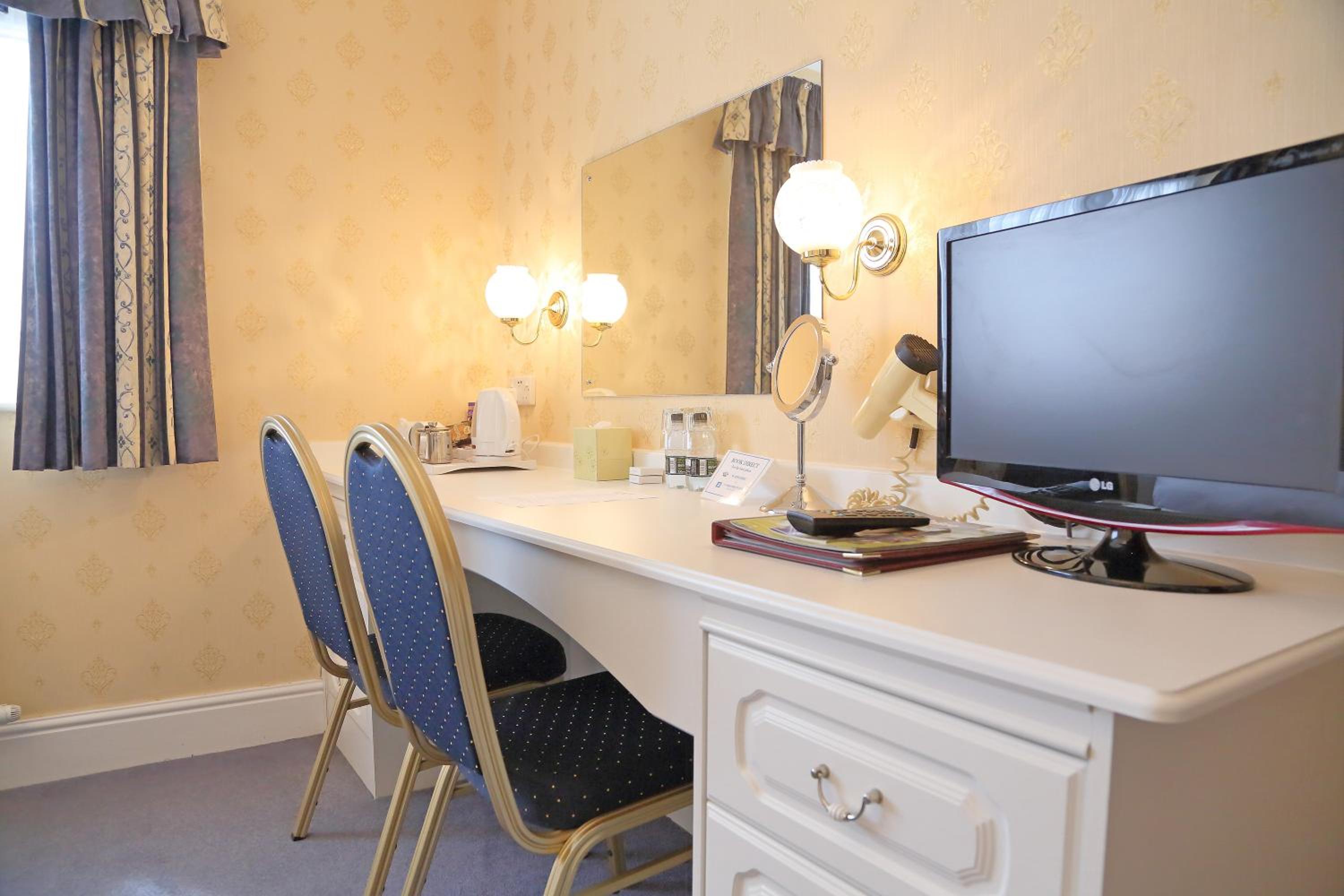 Twin Room - Photo 1