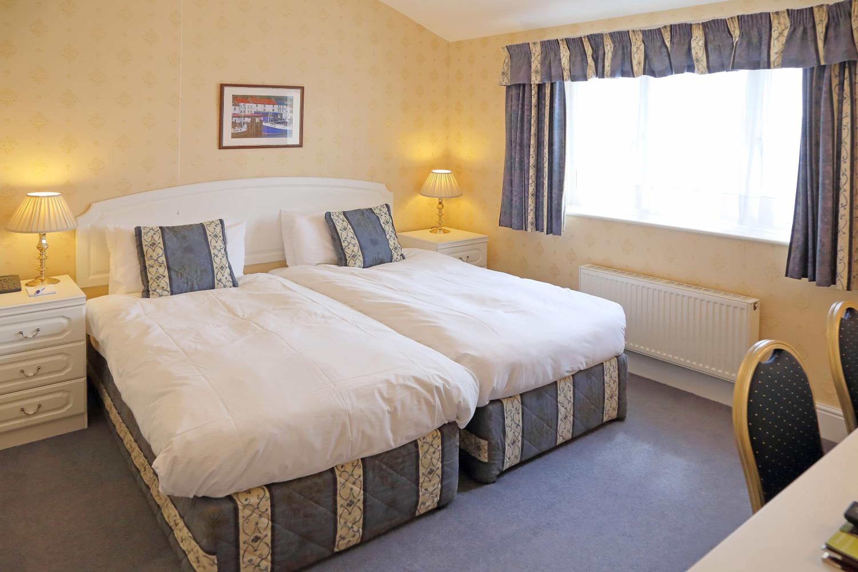 Twin Room - Photo 3