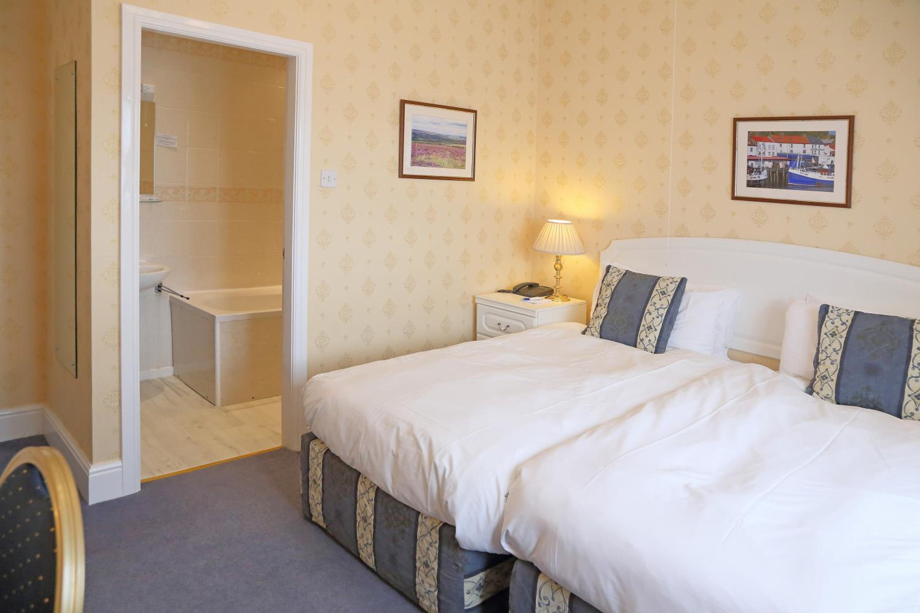 Twin Room - Photo 4