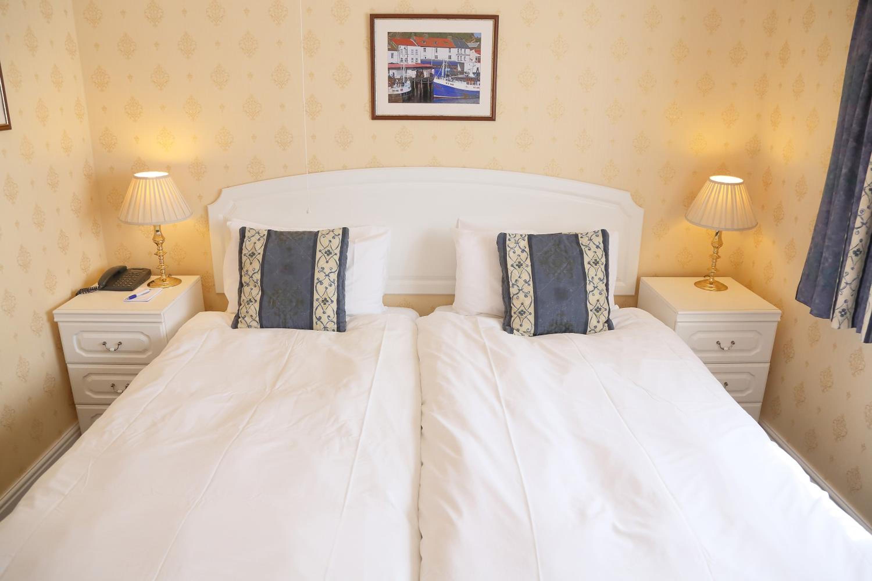 Twin Room - Photo 5