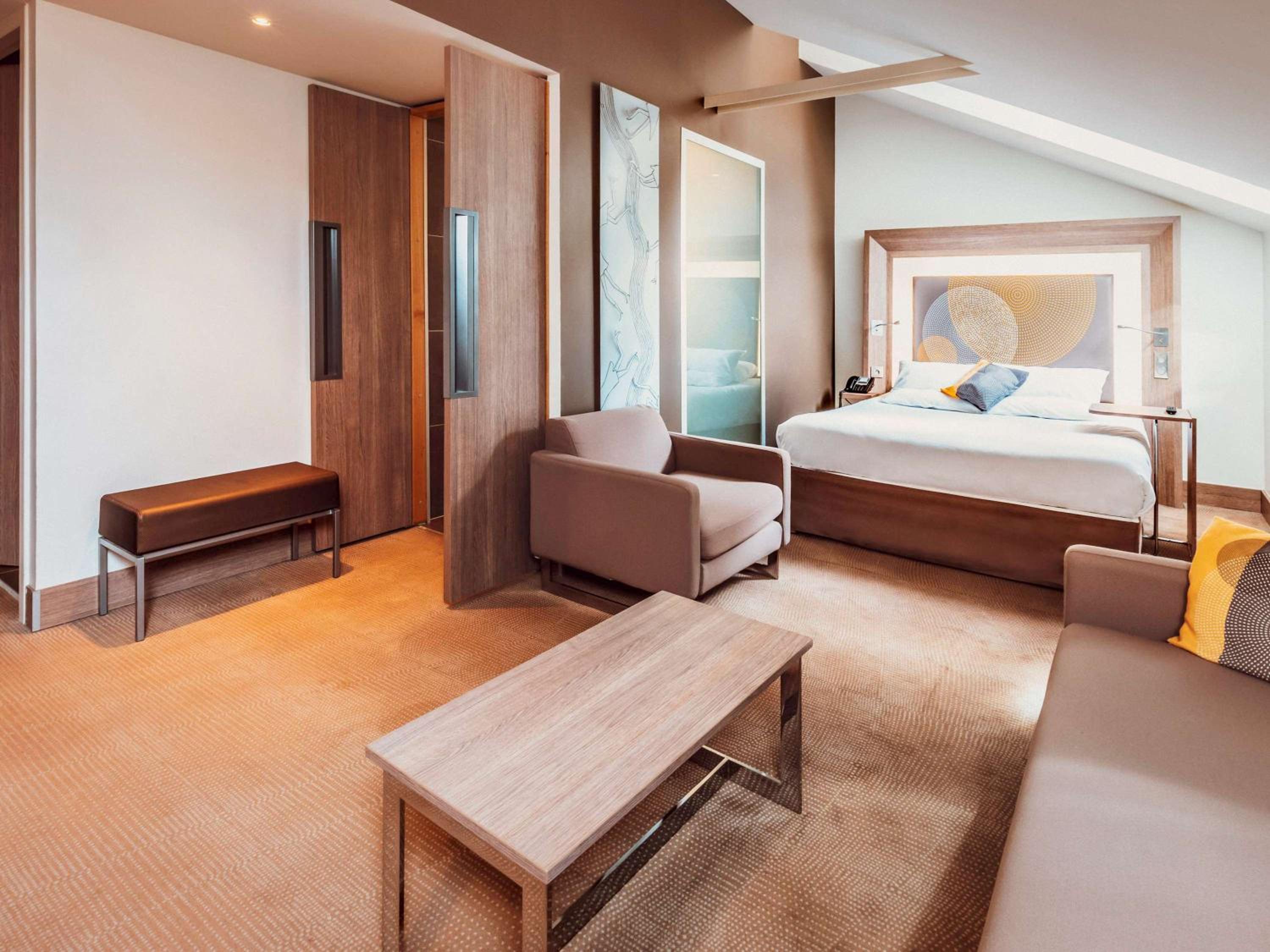 Executive Double Room with Sofa Bed - Top Floor photo 3