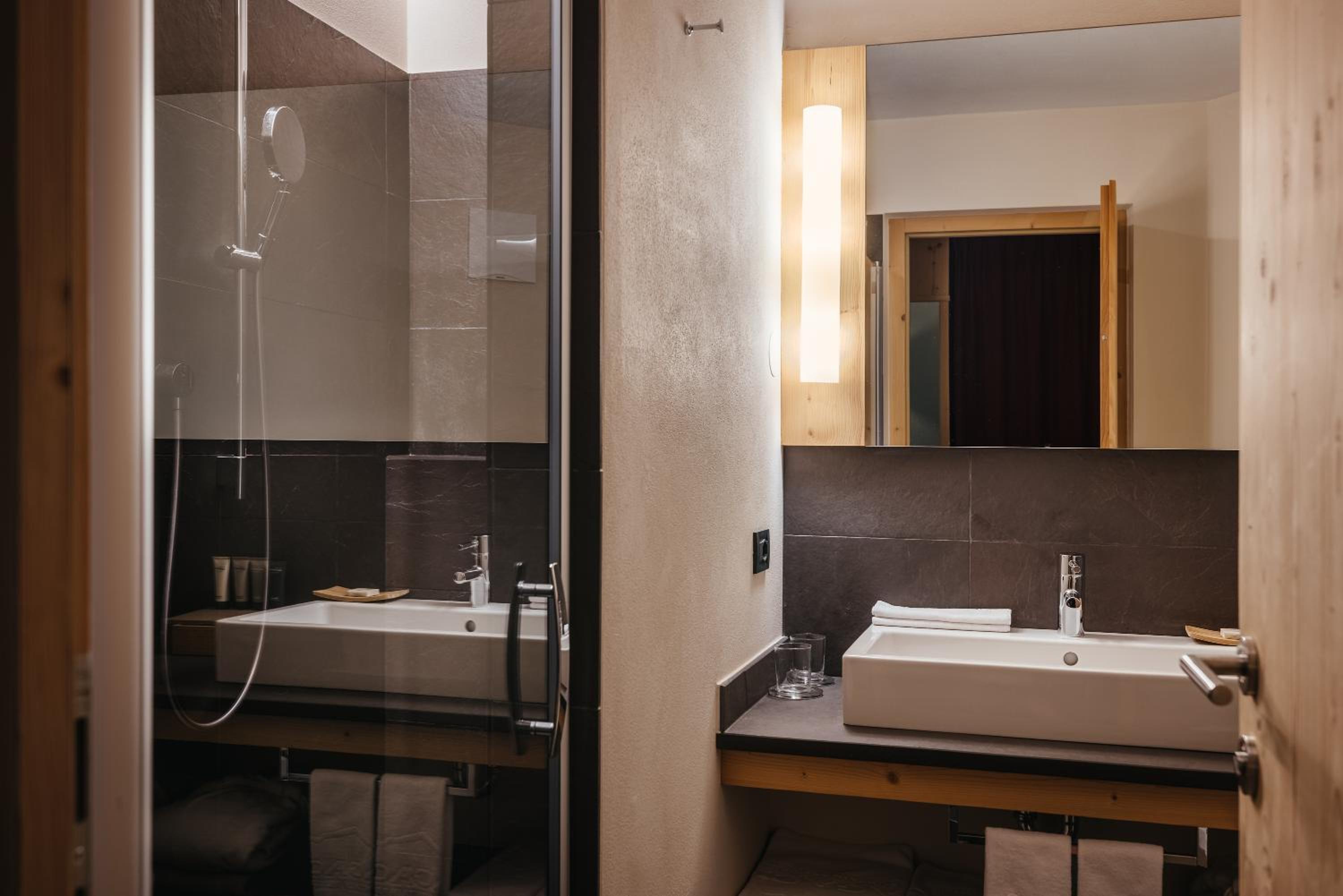 Two-Bedroom Suite (3 Adults) - Photo 7
