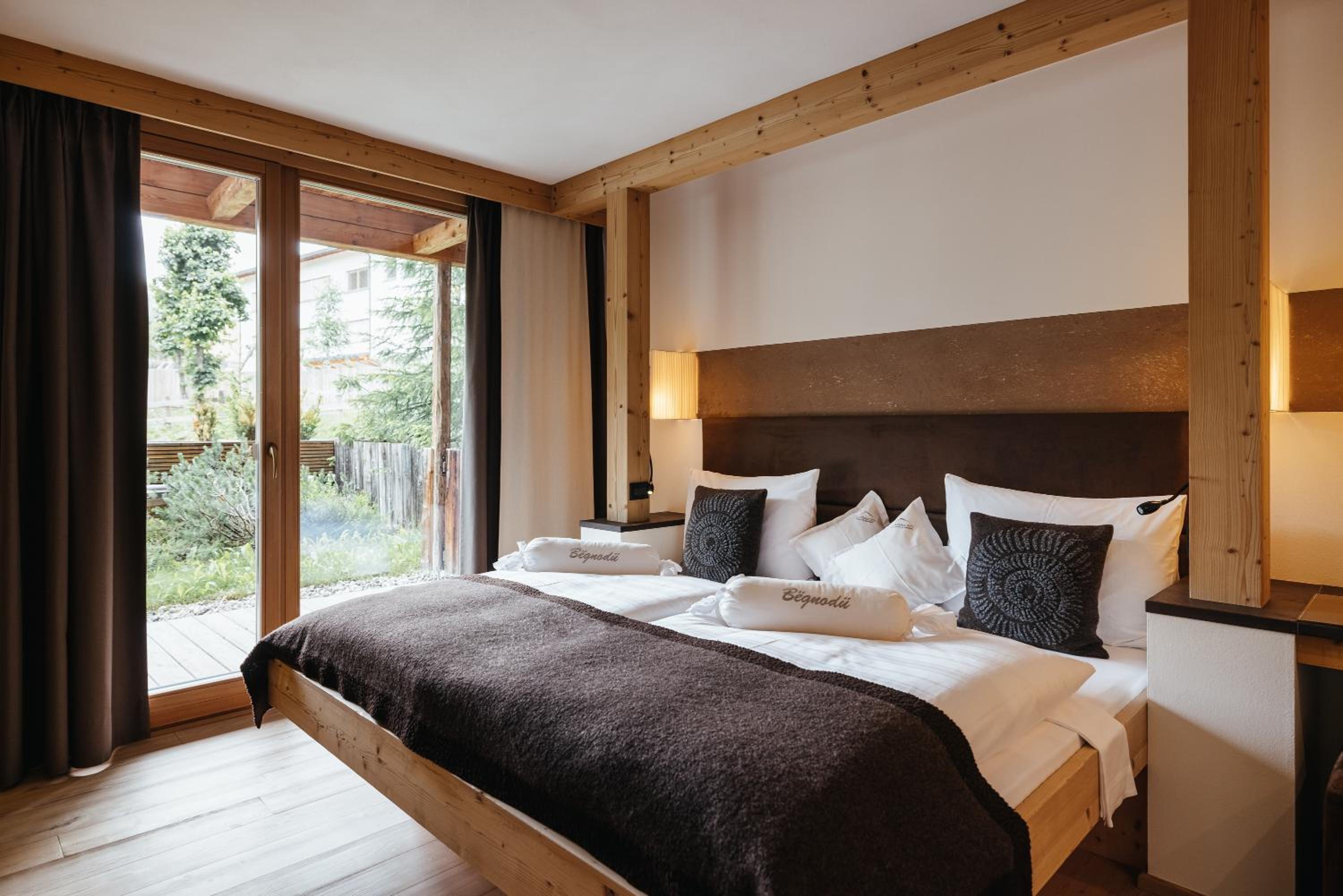 Two-Bedroom Suite (4 Adults) - Photo 2