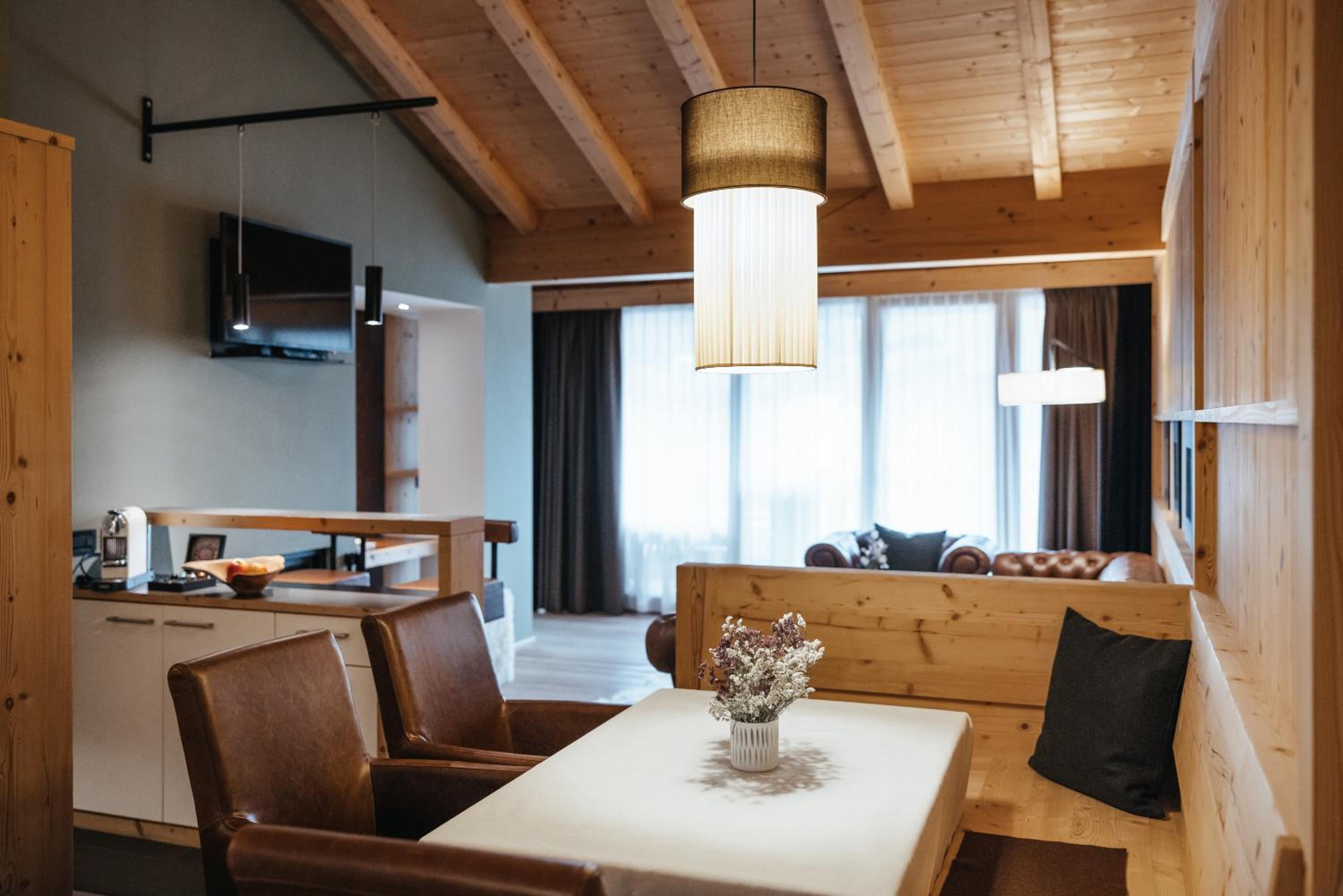 Deluxe Two-Bedroom Suite (4 Adults) - Photo 6