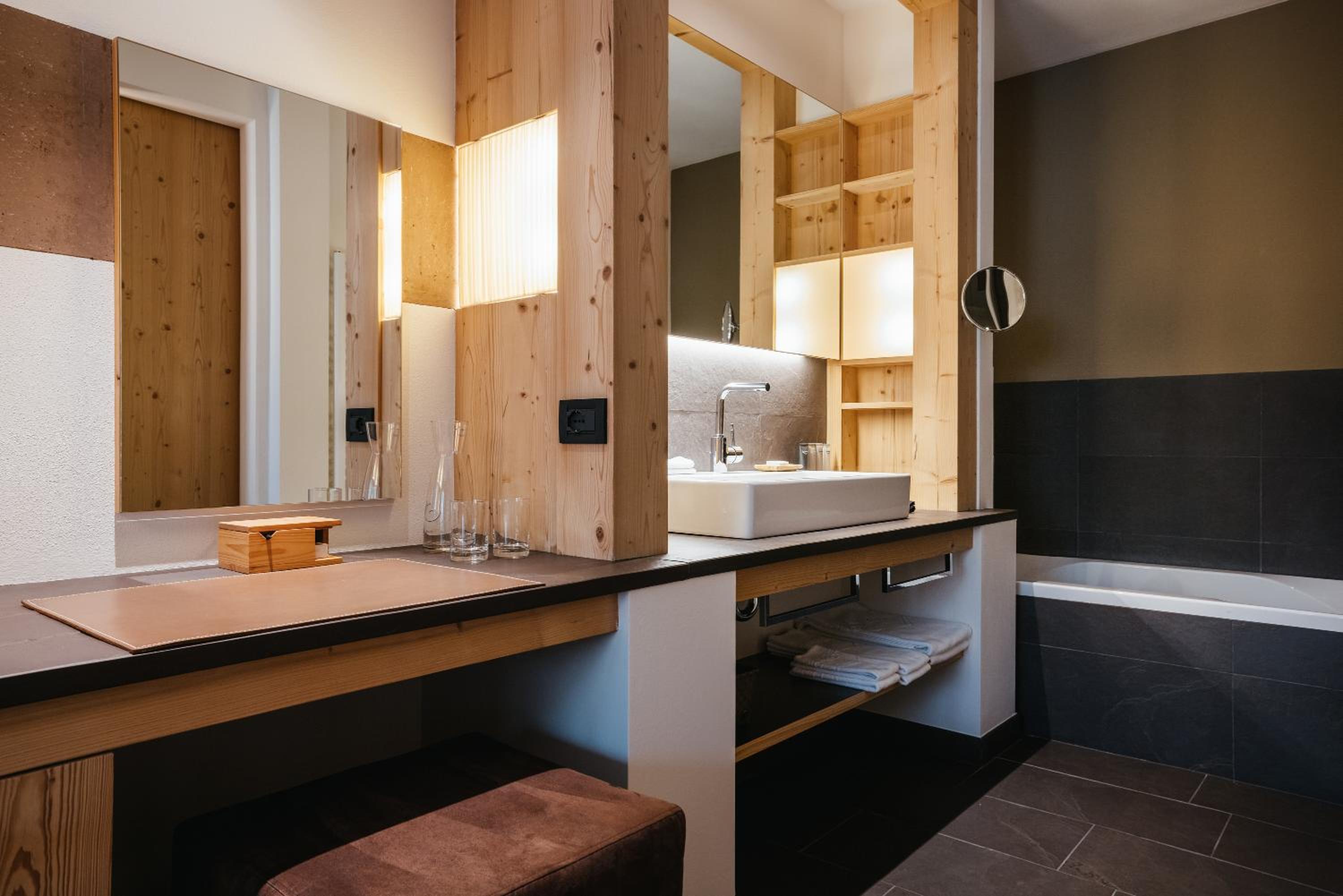 Two-Bedroom Suite (3 Adults) - Photo 3