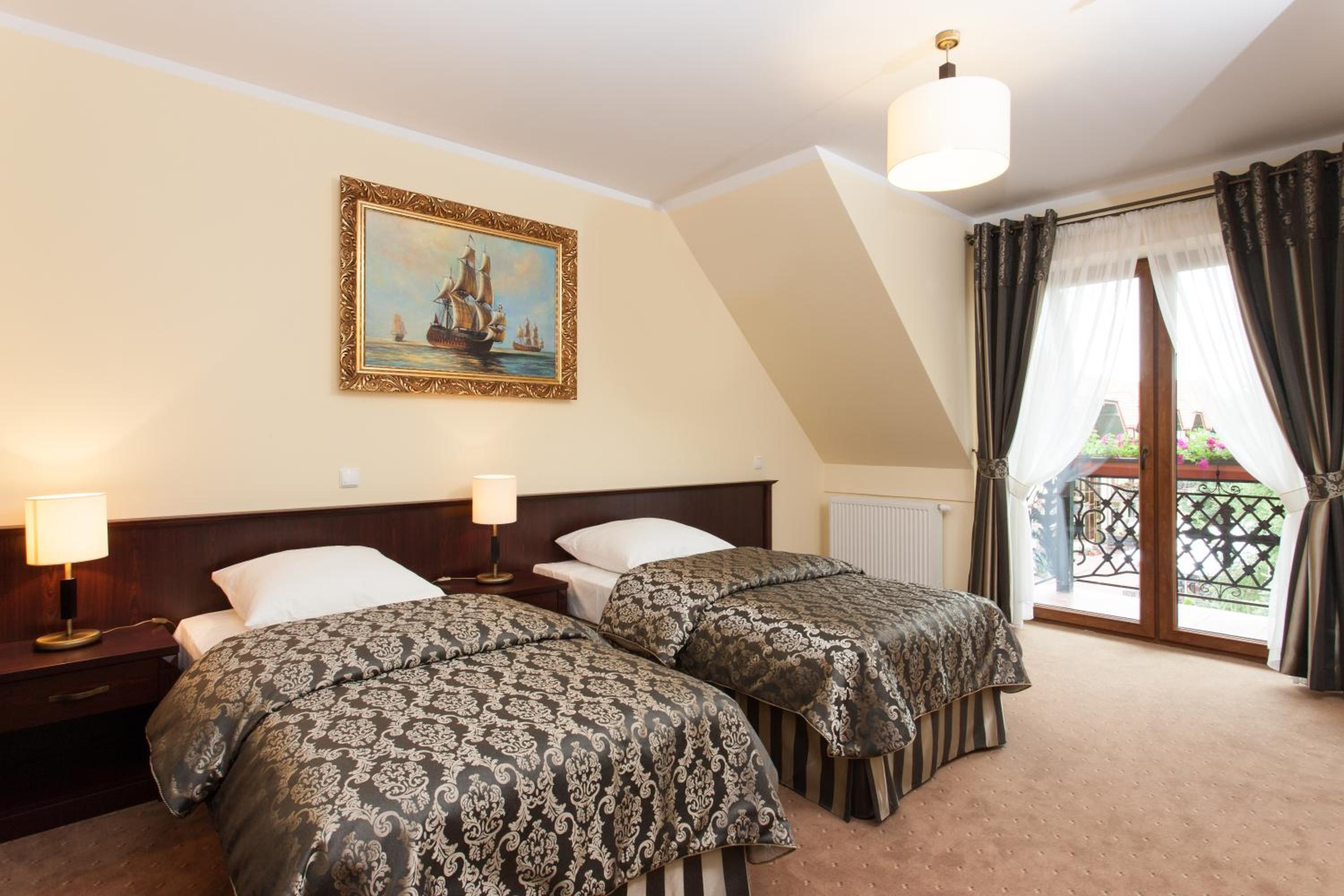 Standard Twin Room - Photo 1