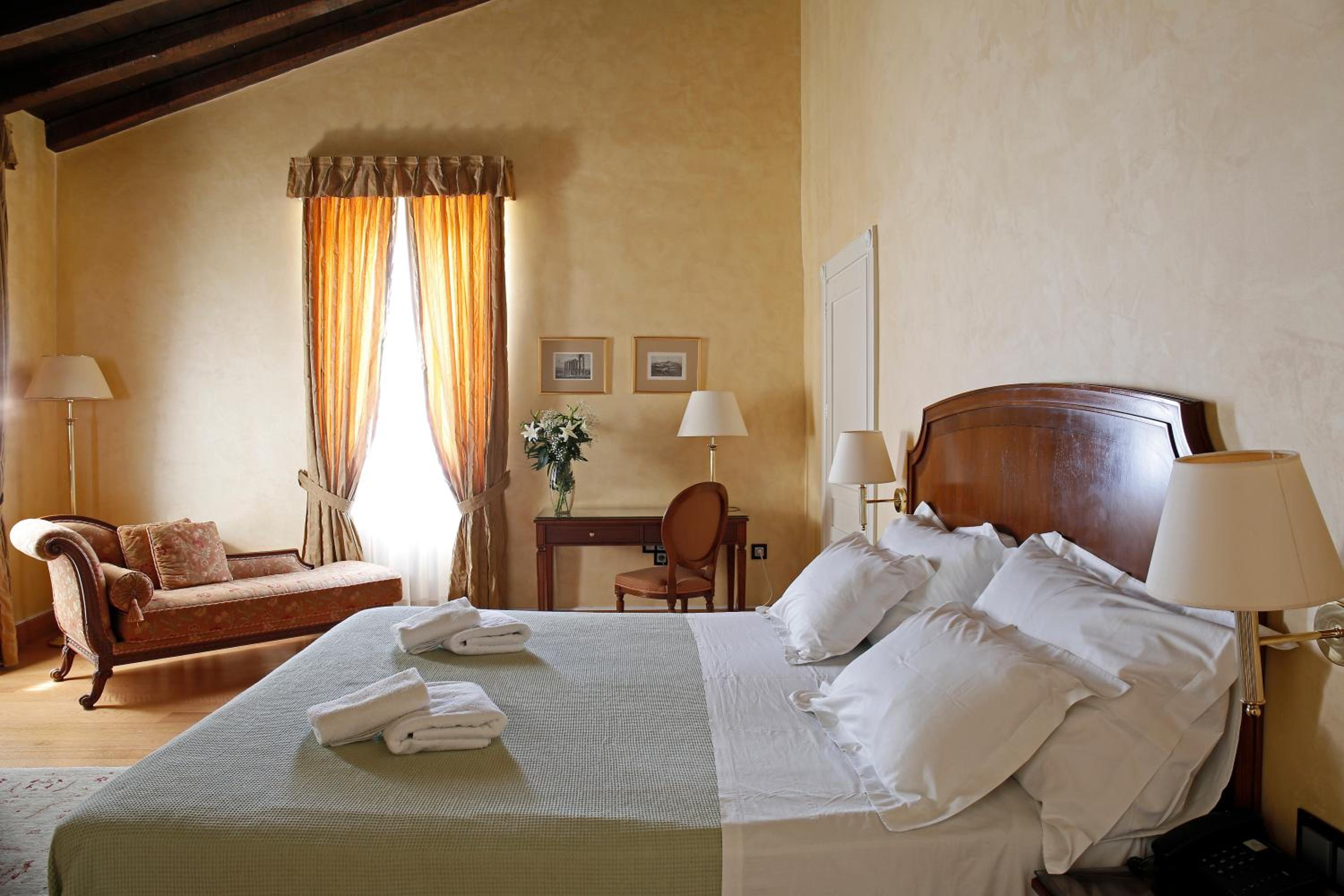 Junior Suite - Photo 13