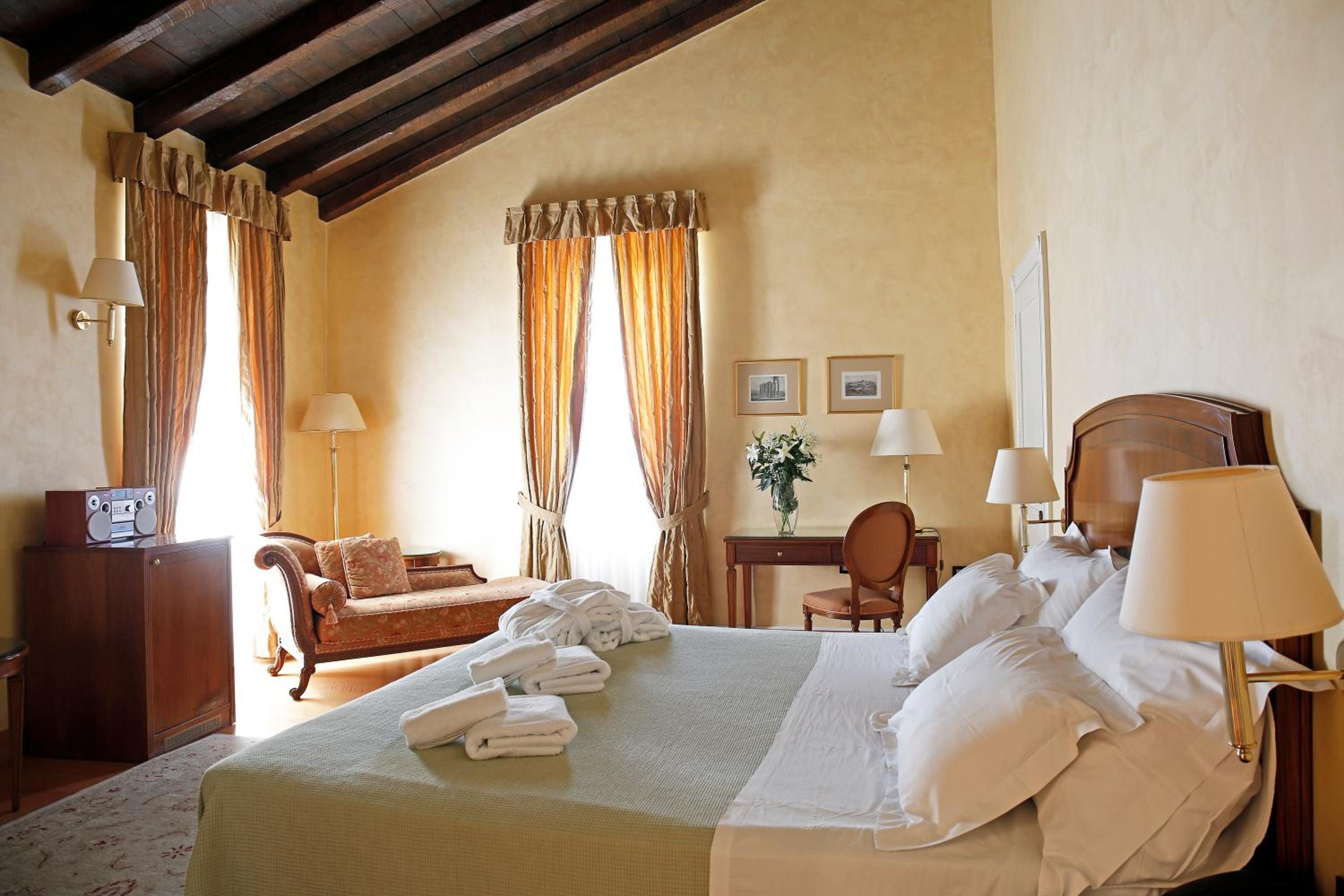 Junior Suite - Photo 12